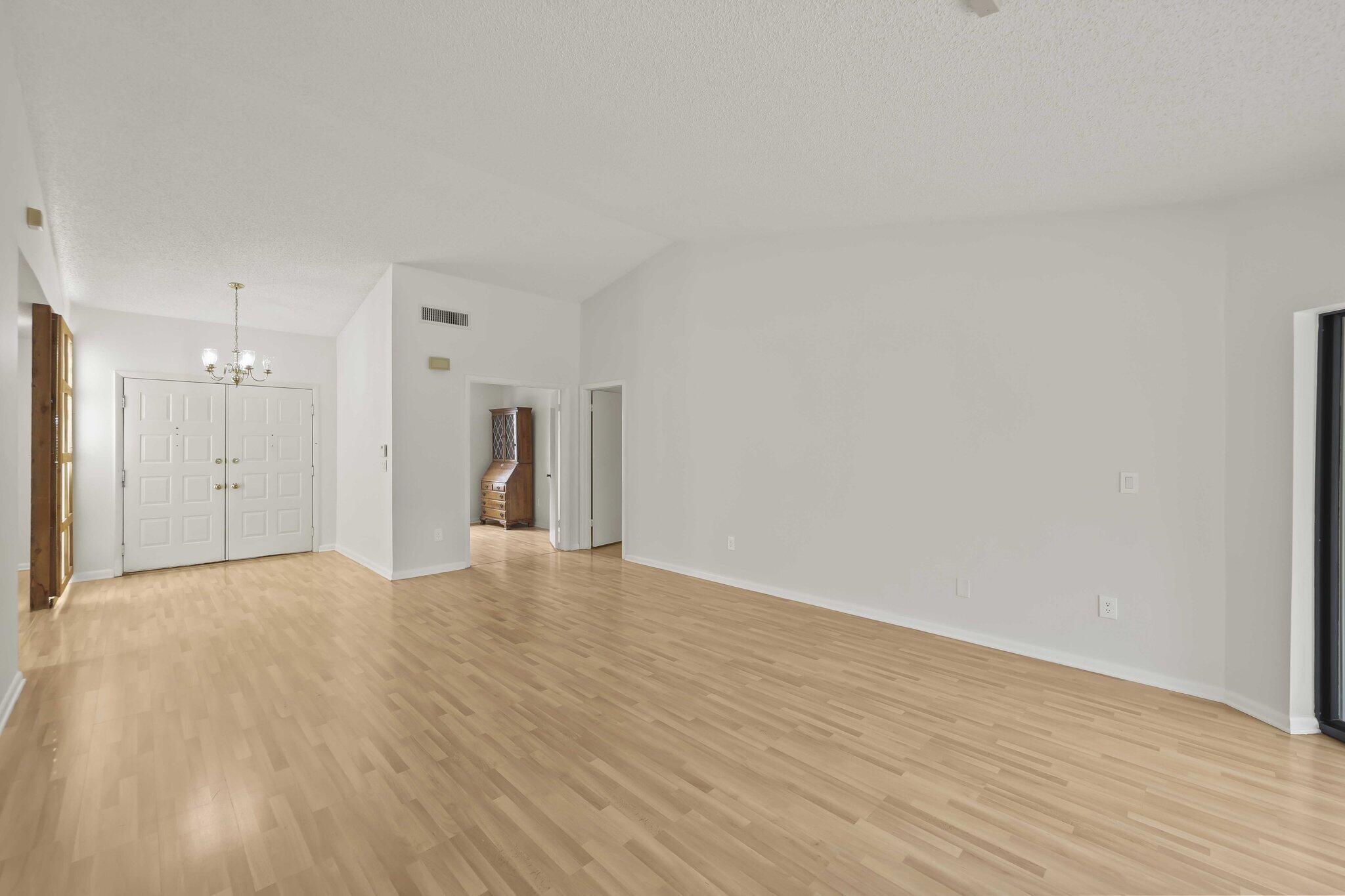 PINEWOOD EAST 2 OF WELLINGTON - Residential