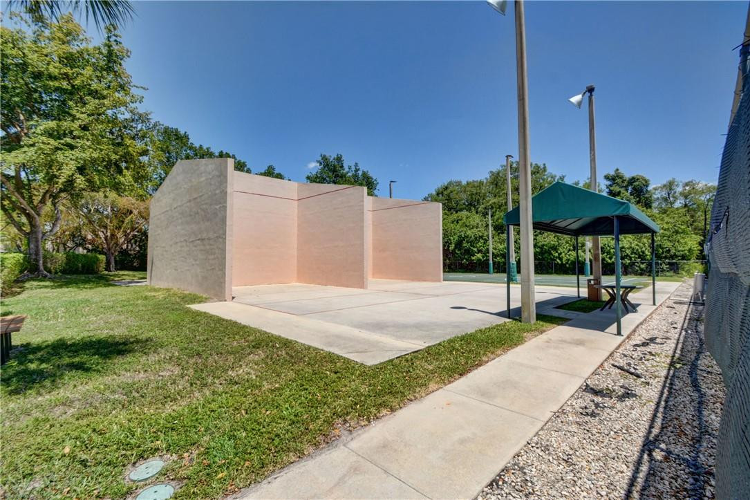 CENTERPOINTE CONDO - Residential