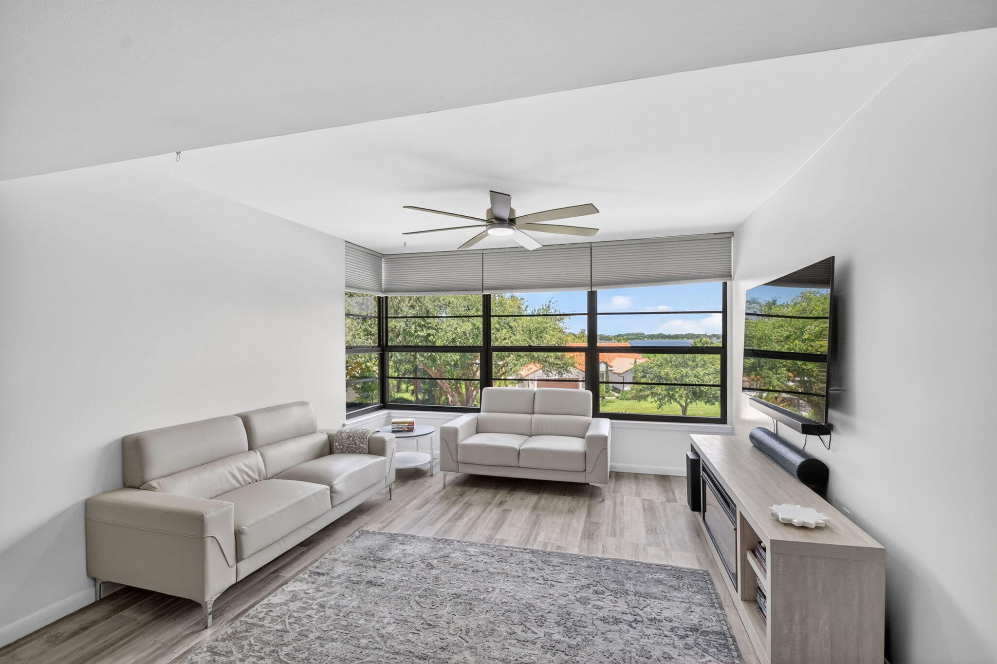 WHITEHALL CONDO OF THE LANDS OF THE PRESIDENT - Residential