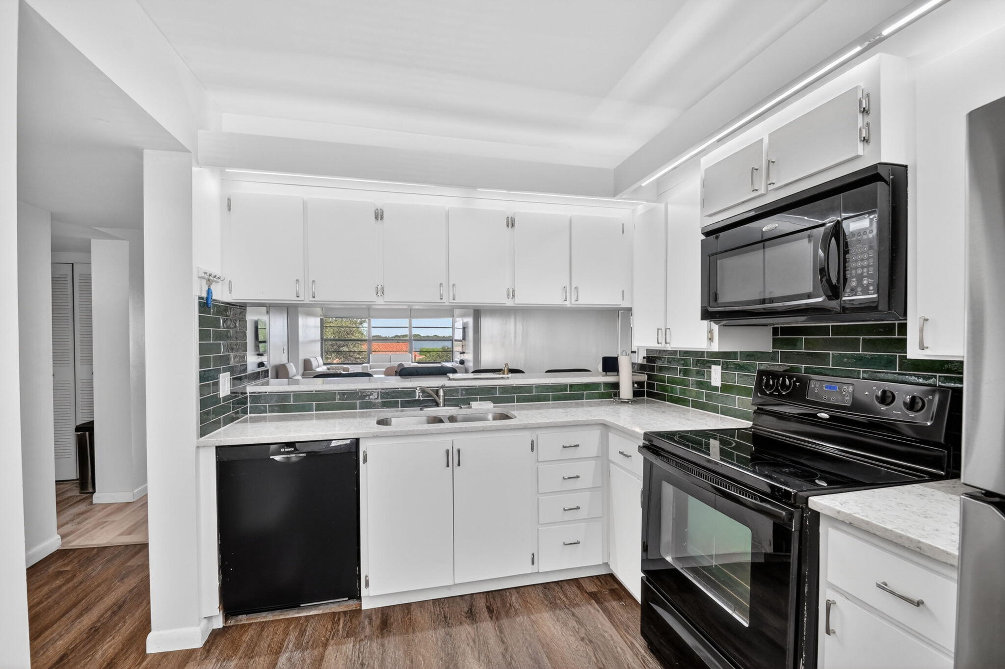 WHITEHALL CONDO OF THE LANDS OF THE PRESIDENT - Residential