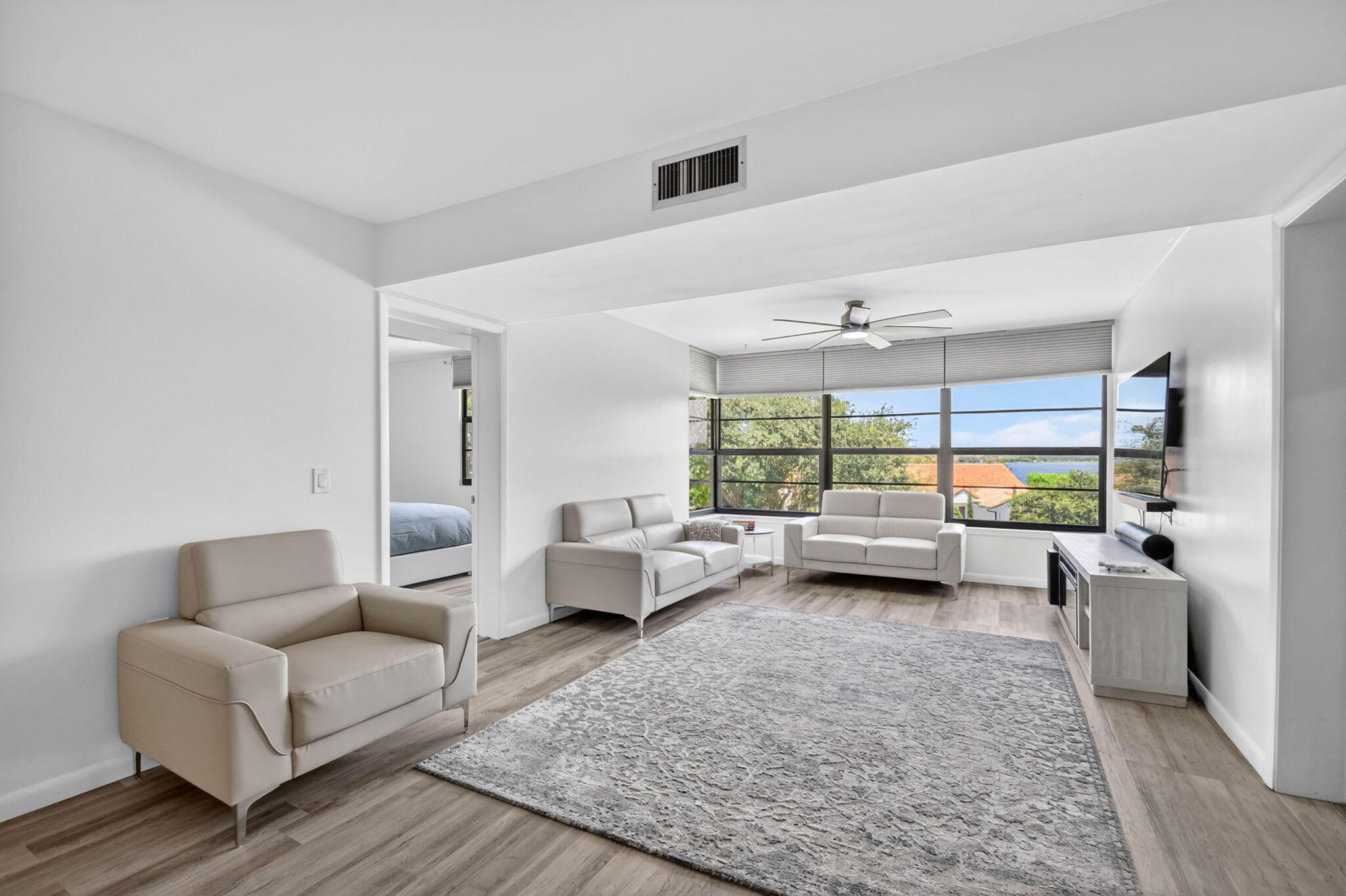 WHITEHALL CONDO OF THE LANDS OF THE PRESIDENT - Residential
