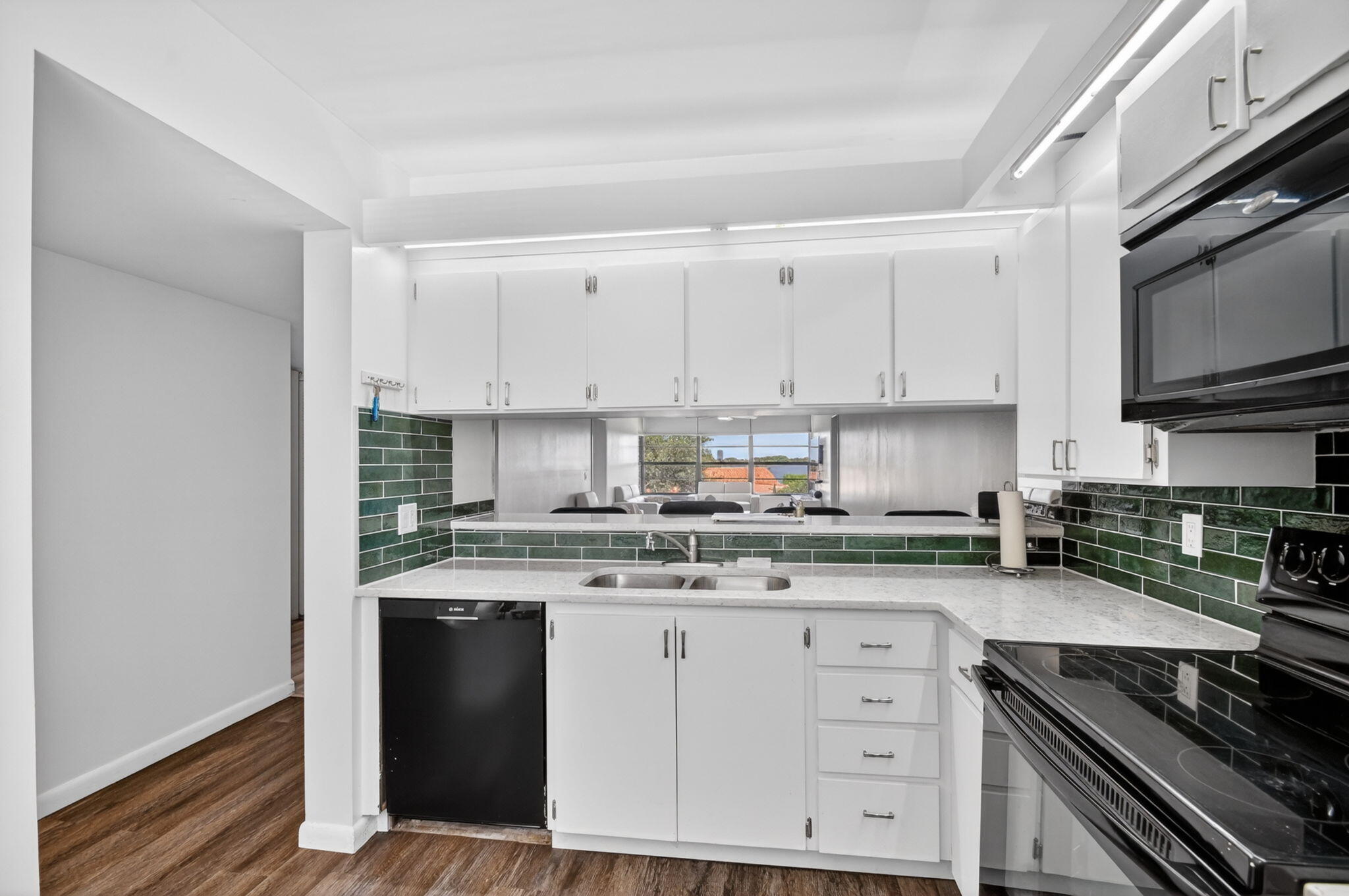 WHITEHALL CONDO OF THE LANDS OF THE PRESIDENT - Residential