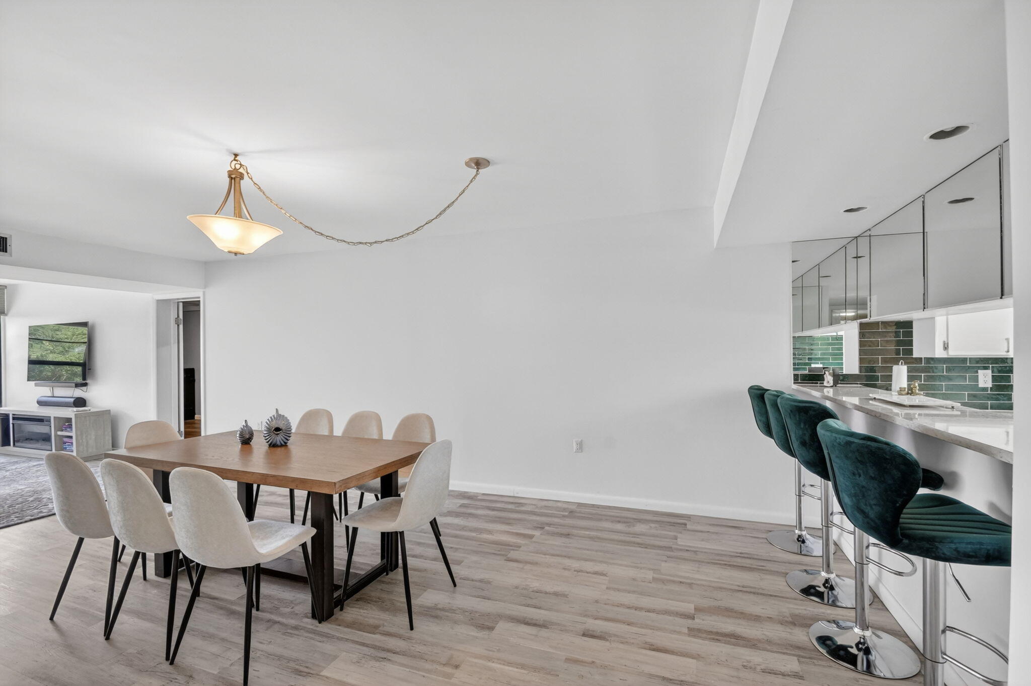 WHITEHALL CONDO OF THE LANDS OF THE PRESIDENT - Residential