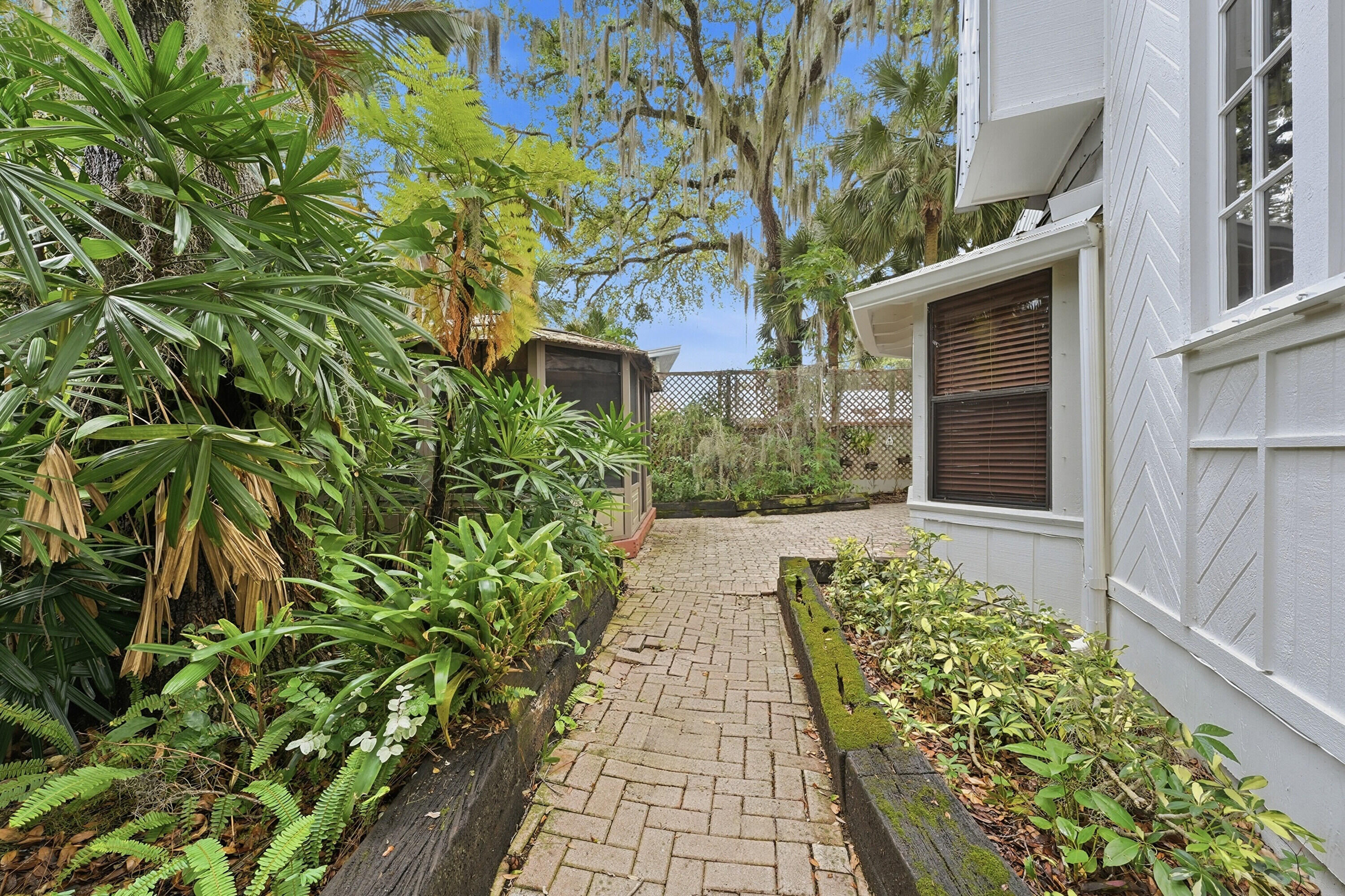 RUSTIC ACRES UNRECORDED - Residential