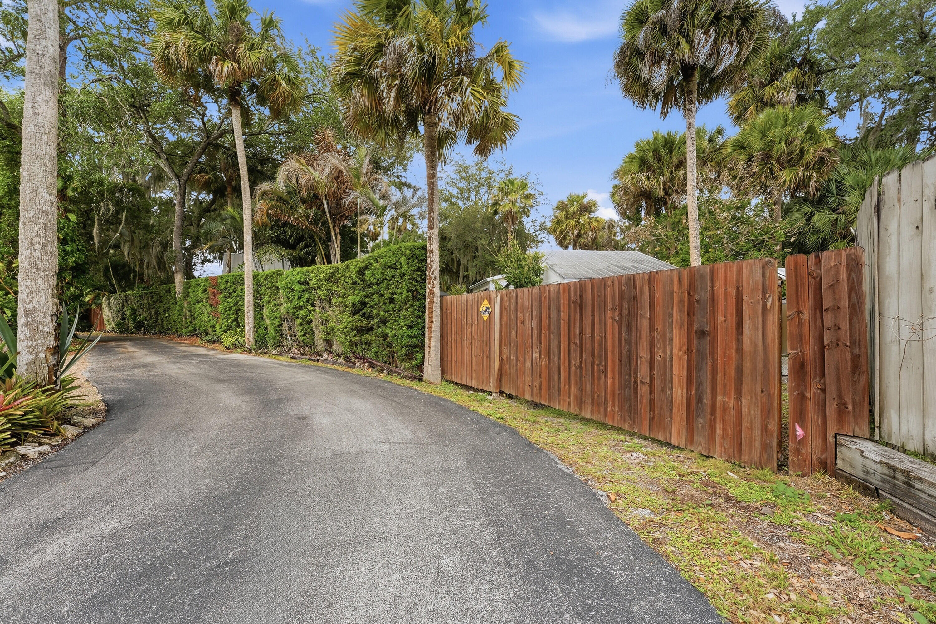 RUSTIC ACRES UNRECORDED - Residential