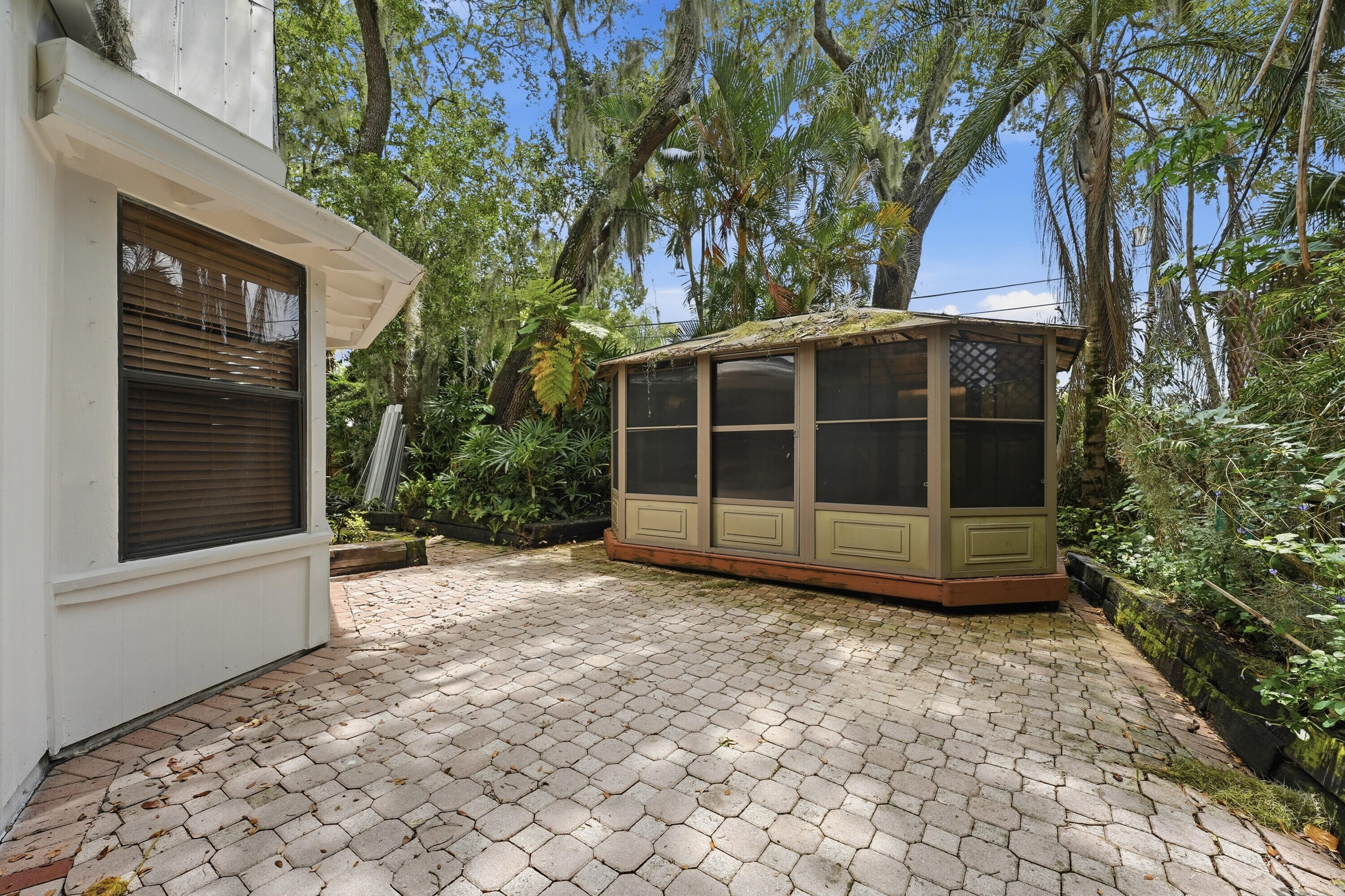 RUSTIC ACRES UNRECORDED - Residential
