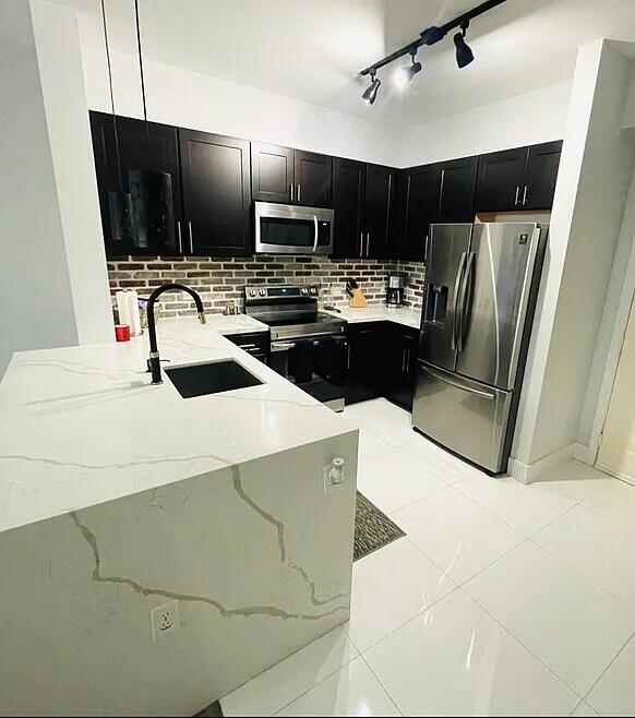 Investor's Dream in the Heart of Fort Lauderdale. No rental restrictions. No association approval required. Close fast, cash flow faster. Tenant in place through May 2027, so the income starts on day one. This turnkey 1BD/1BA sits on the first floor of Sole with direct pool views. A/C and water heater updated in 2022. Renovated kitchen, bath, and floors throughout. In-unit front-load washer and dryer included. Low monthly HOA covers cable, internet, water, trash and building insurance. Amenities include resort-style pool, jacuzzi, BBQ area, gym and business center. Proximity to the beach, dining, shopping and groceries. All ages welcome.