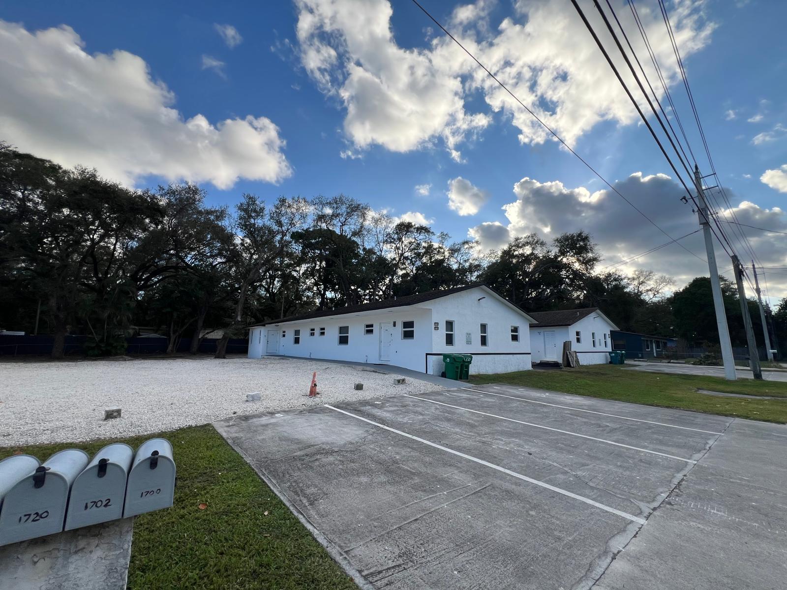ARCH CREEKS ESTATES - Residential Lease