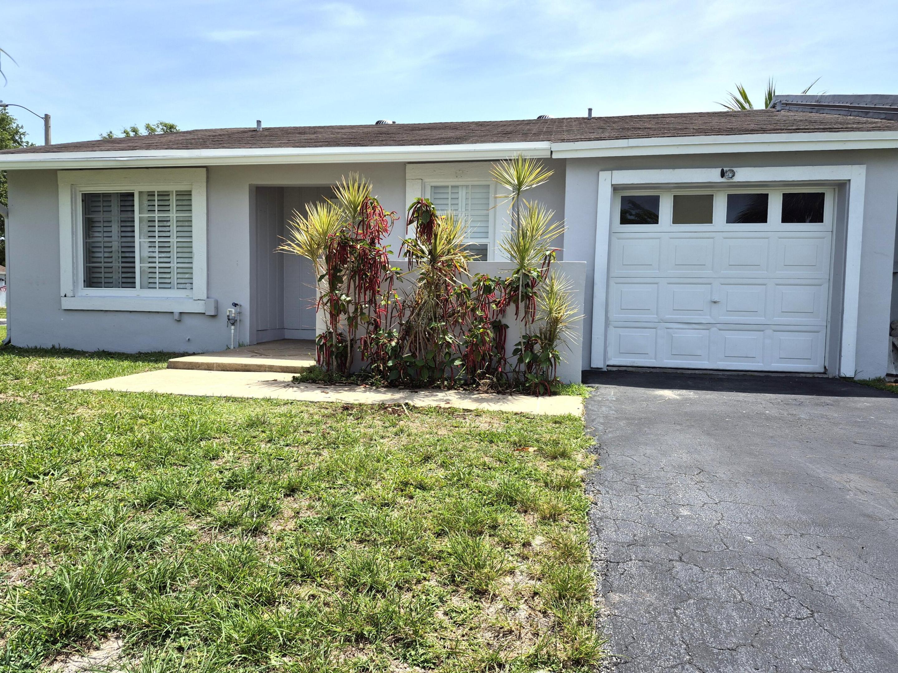 LAKEWOOD ON THE GREEN SEC 2 - Residential Lease