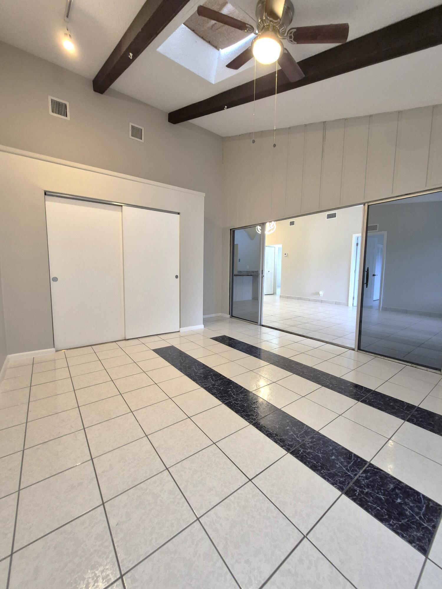 LAKEWOOD ON THE GREEN SEC 2 - Residential Lease