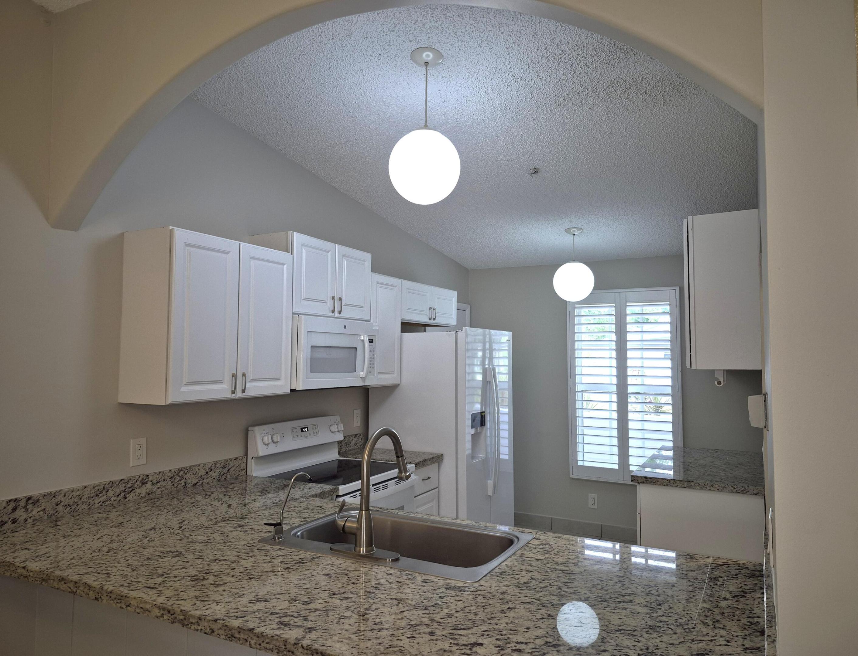 LAKEWOOD ON THE GREEN SEC 2 - Residential Lease