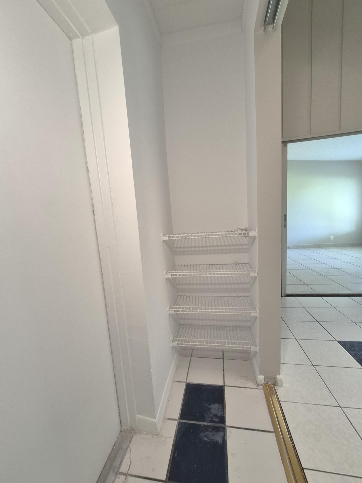LAKEWOOD ON THE GREEN SEC 2 - Residential Lease