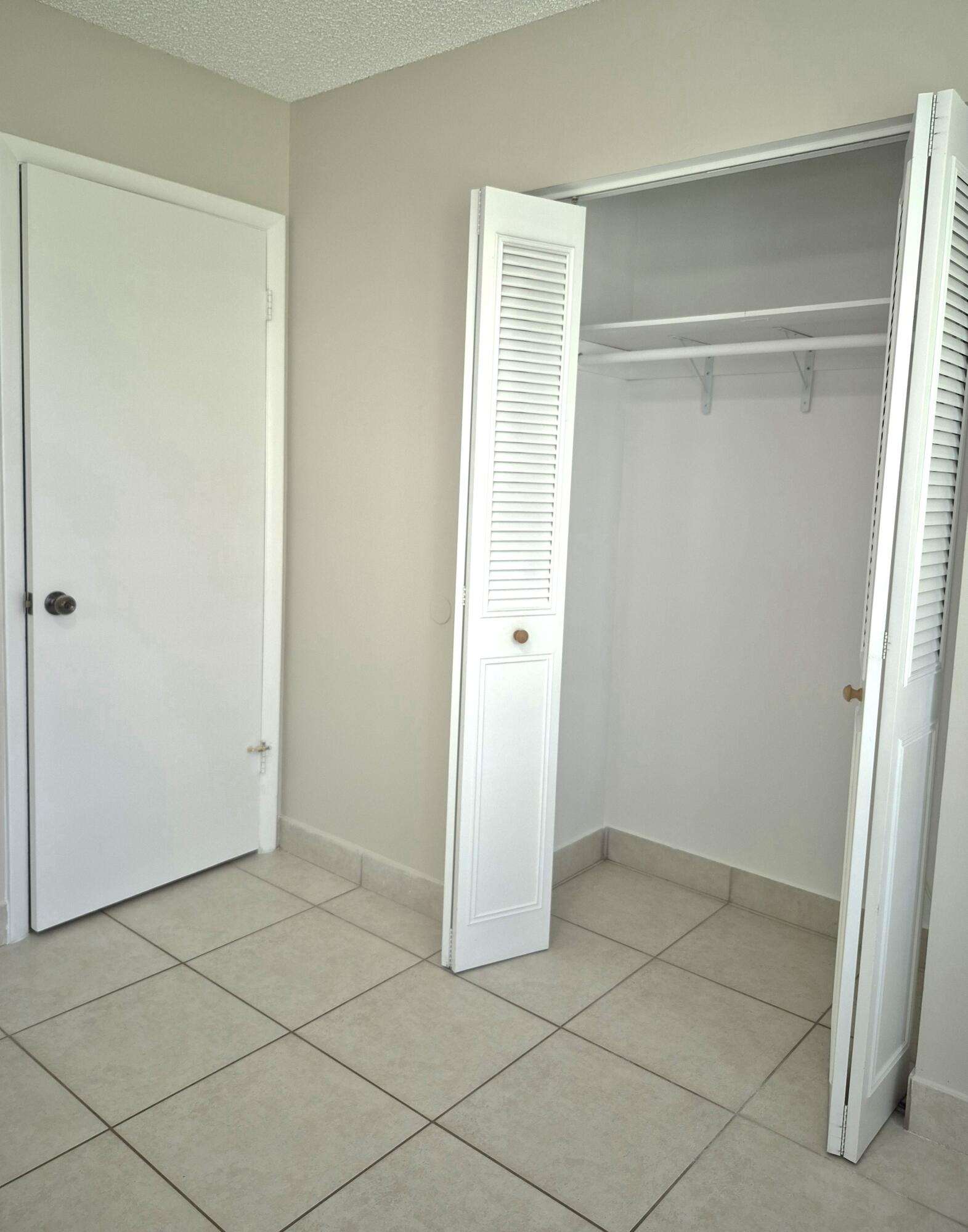 LAKEWOOD ON THE GREEN SEC 2 - Residential Lease