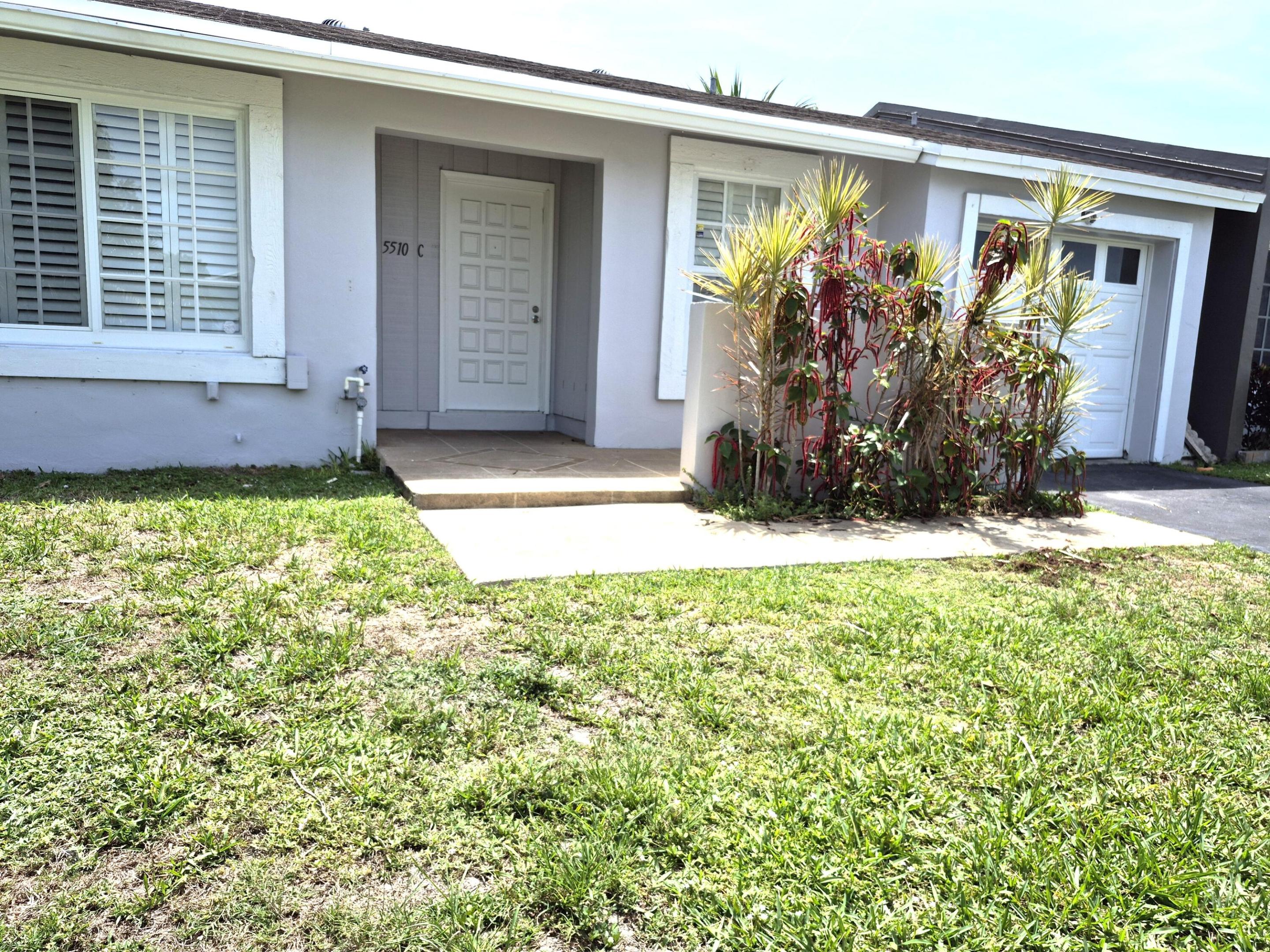 LAKEWOOD ON THE GREEN SEC 2 - Residential Lease