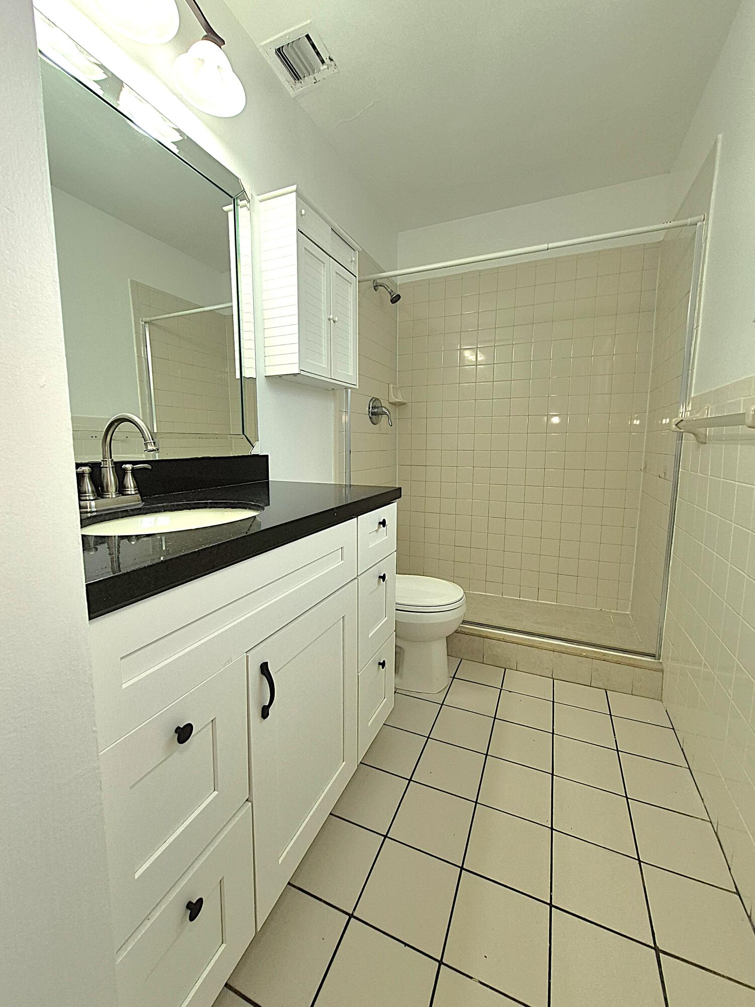 LAKEWOOD ON THE GREEN SEC 2 - Residential Lease