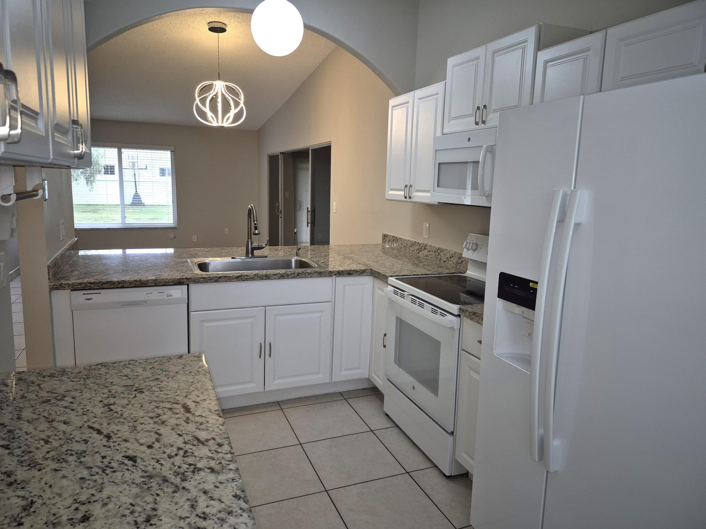 LAKEWOOD ON THE GREEN SEC 2 - Residential Lease