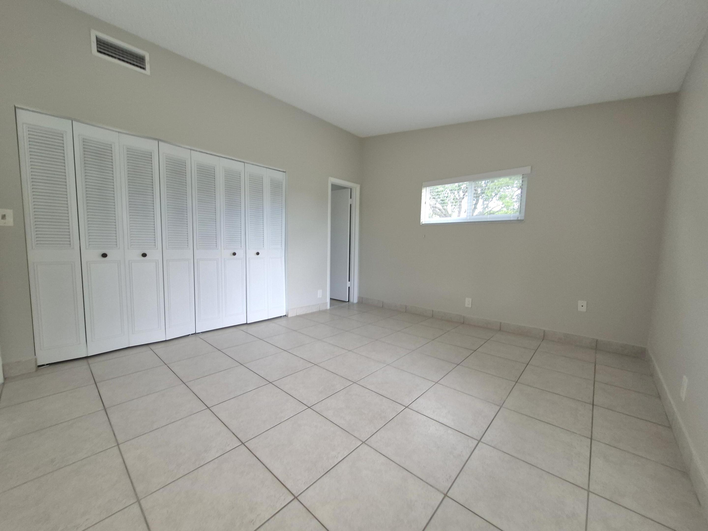 LAKEWOOD ON THE GREEN SEC 2 - Residential Lease