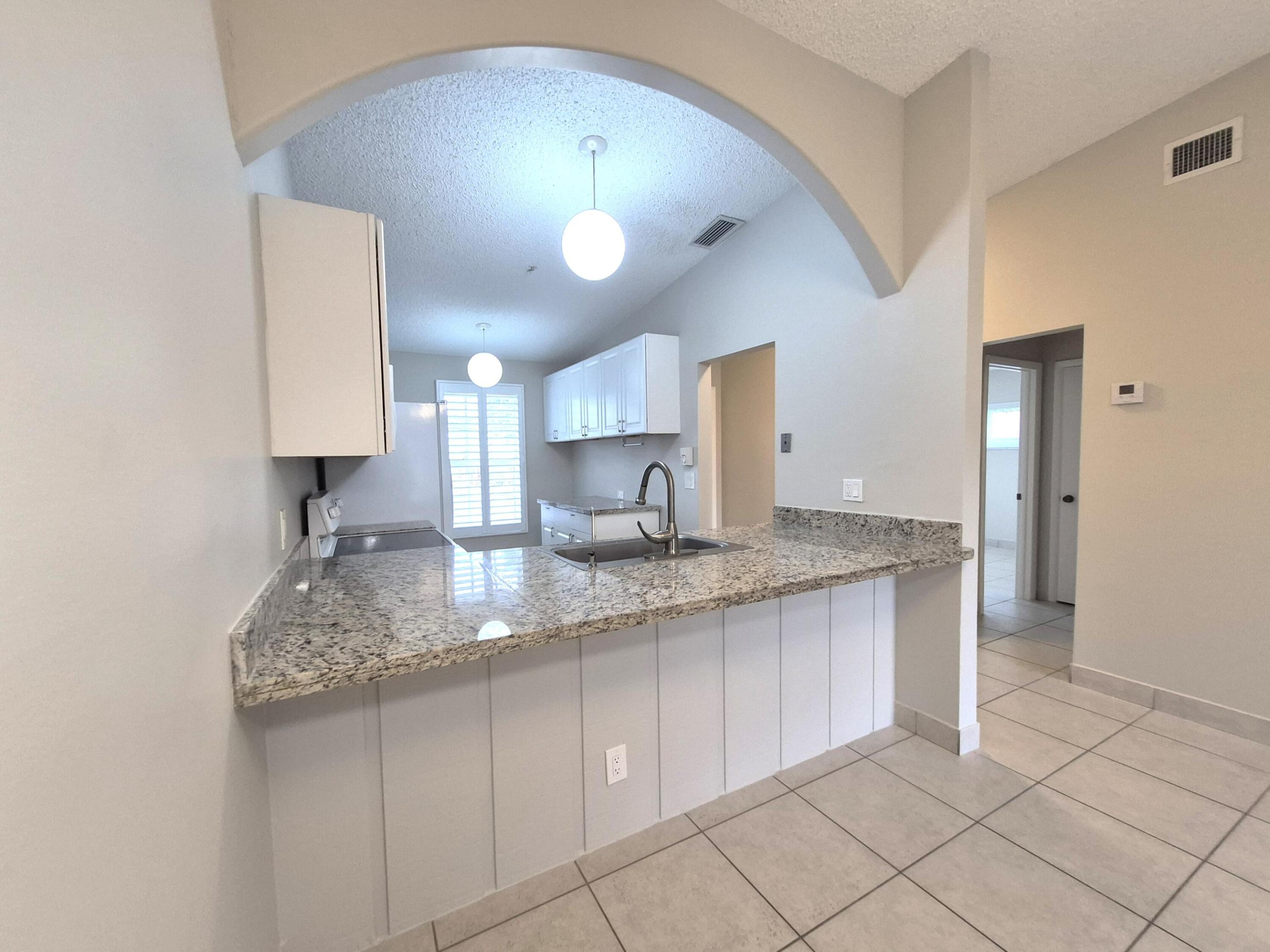 LAKEWOOD ON THE GREEN SEC 2 - Residential Lease