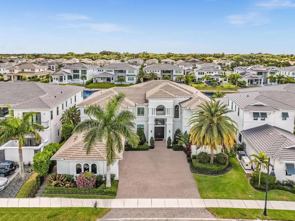 ROYAL PALM POLO - Residential