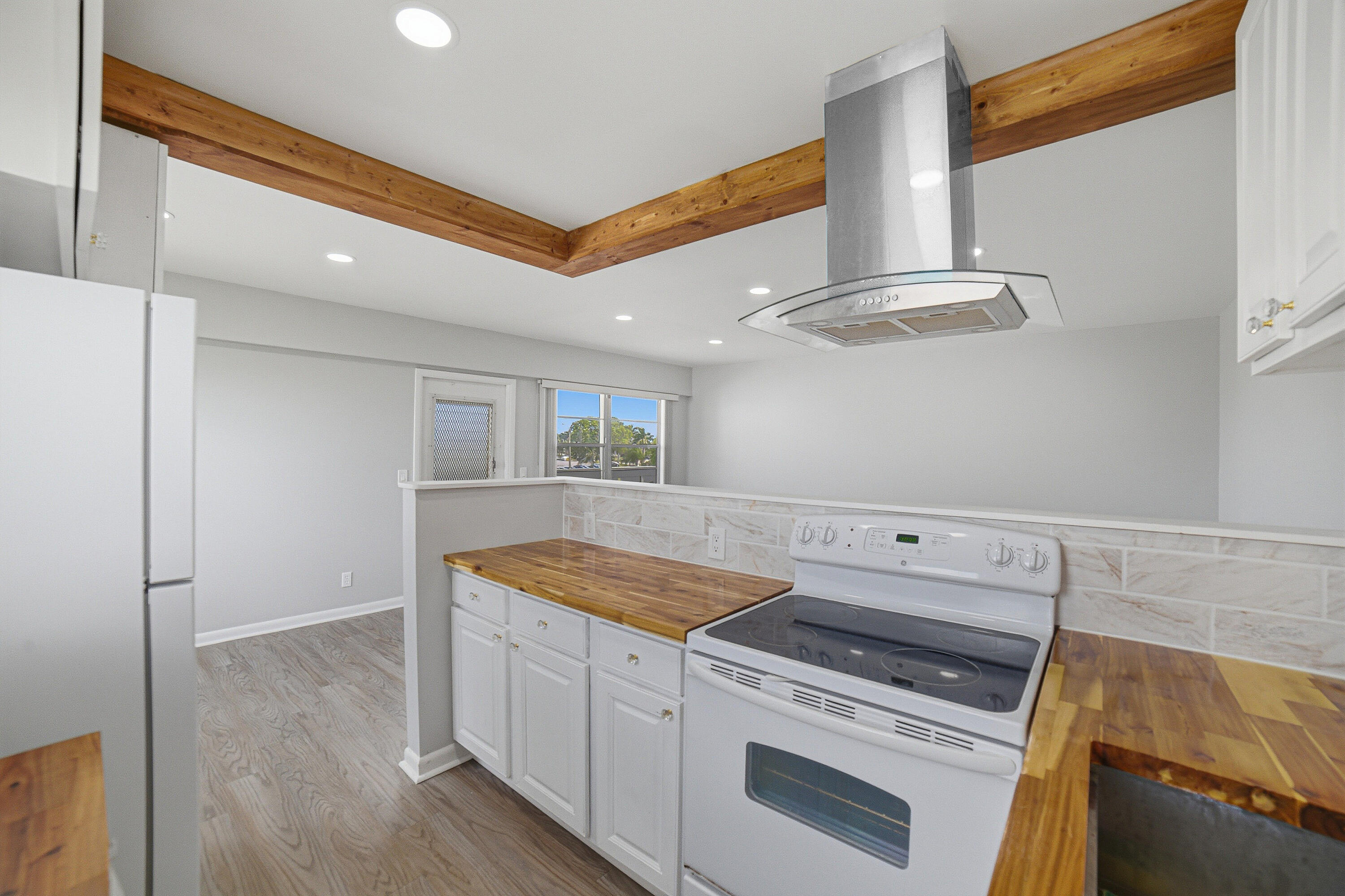 FANSHAW AT CENTURY VILLAGE CONDO - Residential Lease
