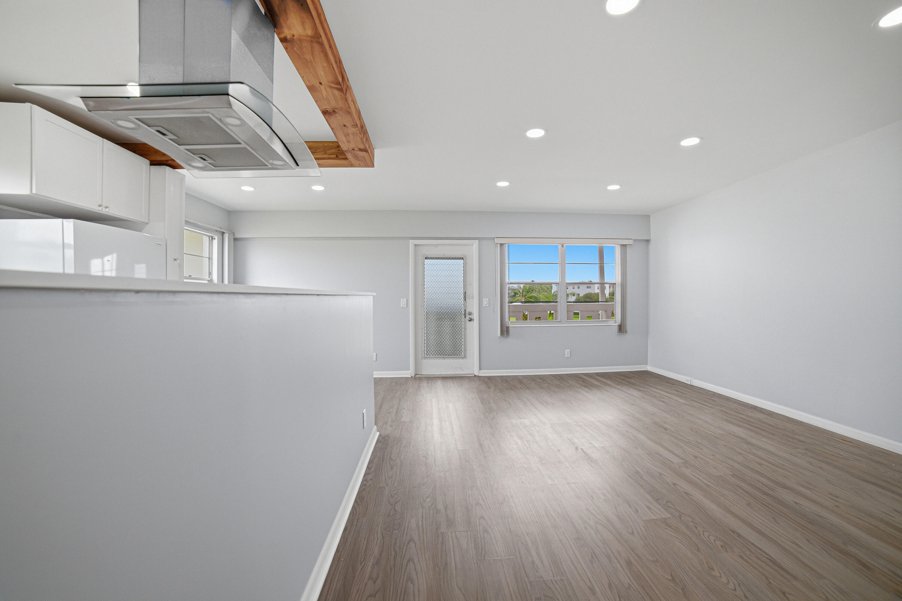 FANSHAW AT CENTURY VILLAGE CONDO - Residential Lease