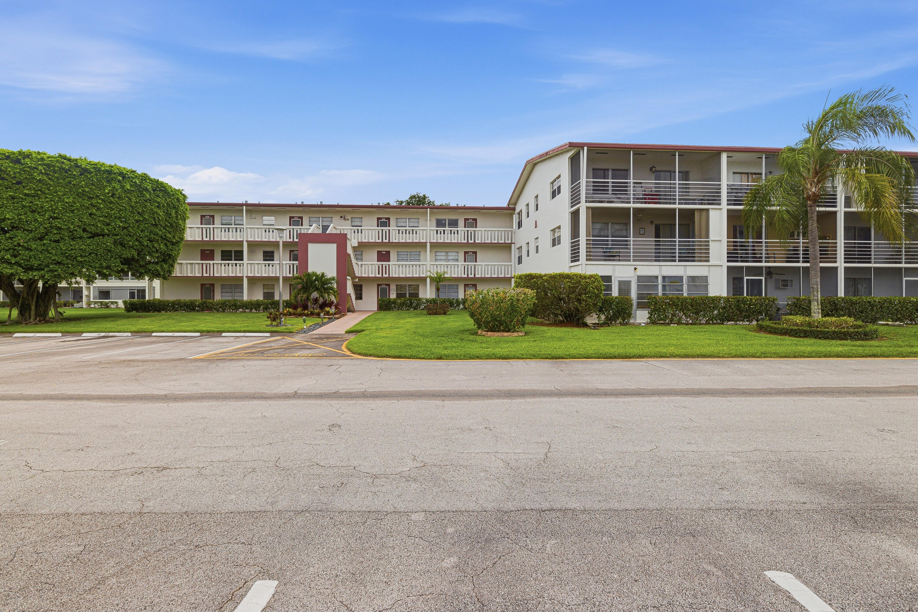 FANSHAW AT CENTURY VILLAGE CONDO - Residential Lease