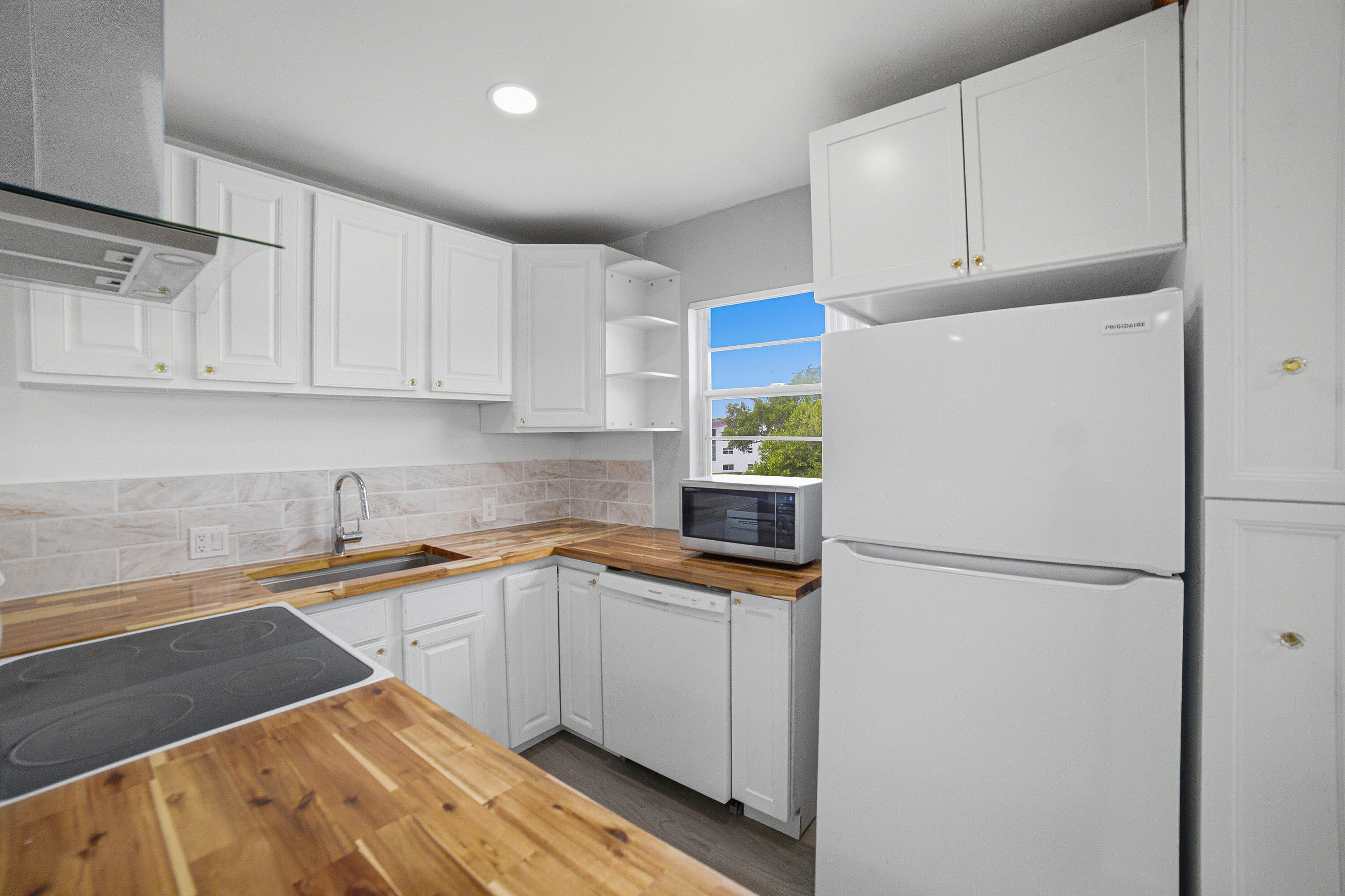 FANSHAW AT CENTURY VILLAGE CONDO - Residential Lease