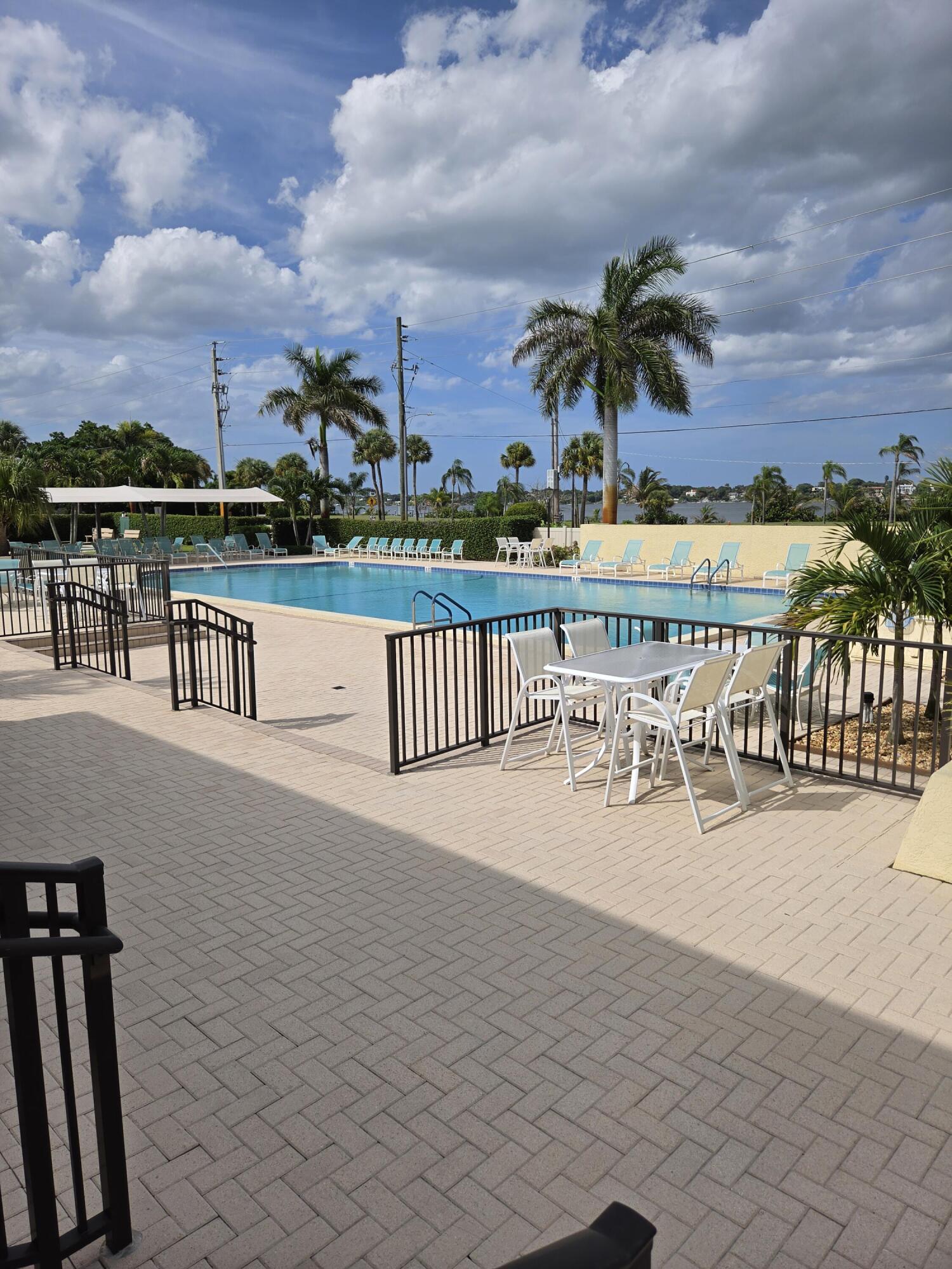 CONQUISTADOR CONDO - Residential