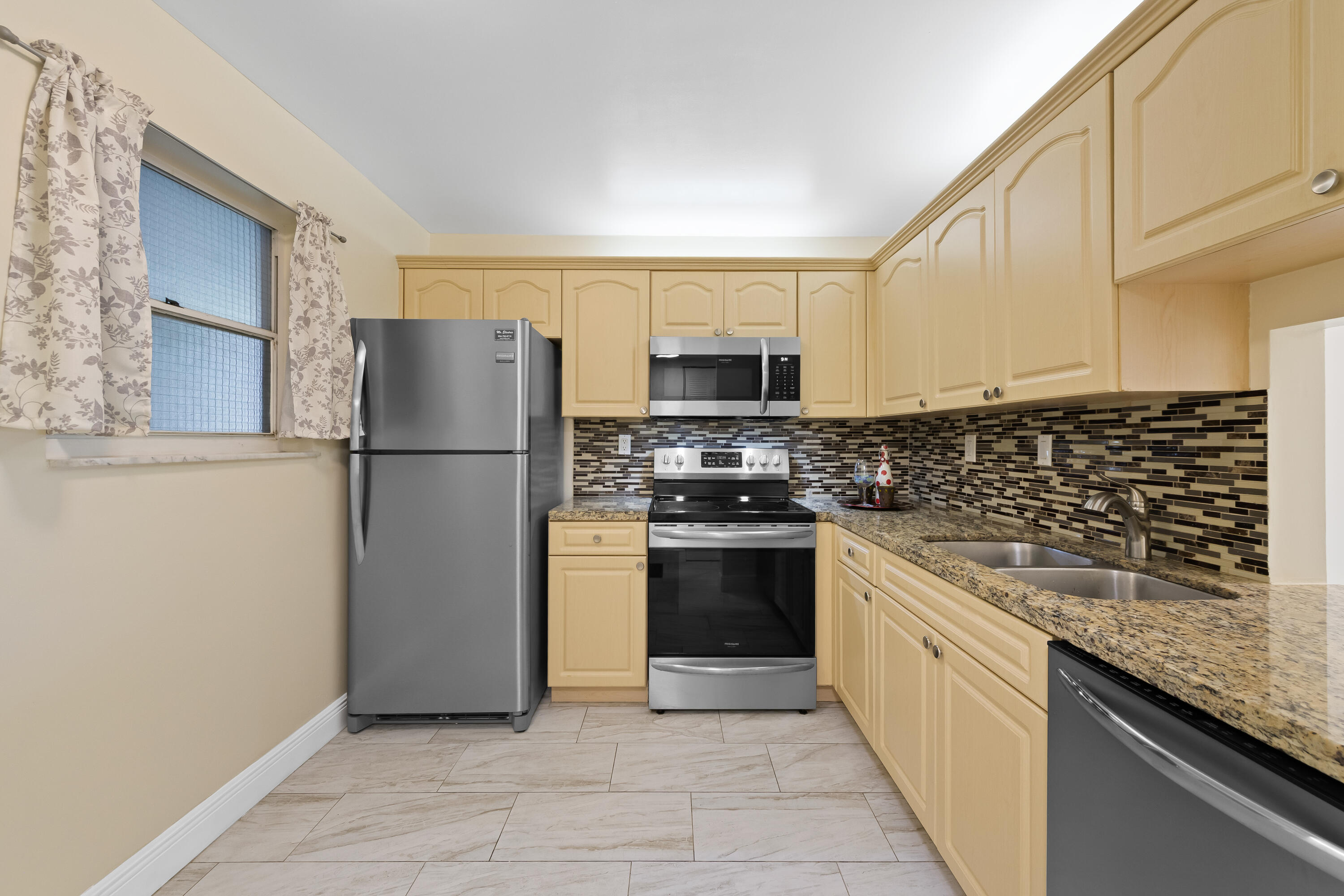 PLANTATION PINES CONDO - Residential
