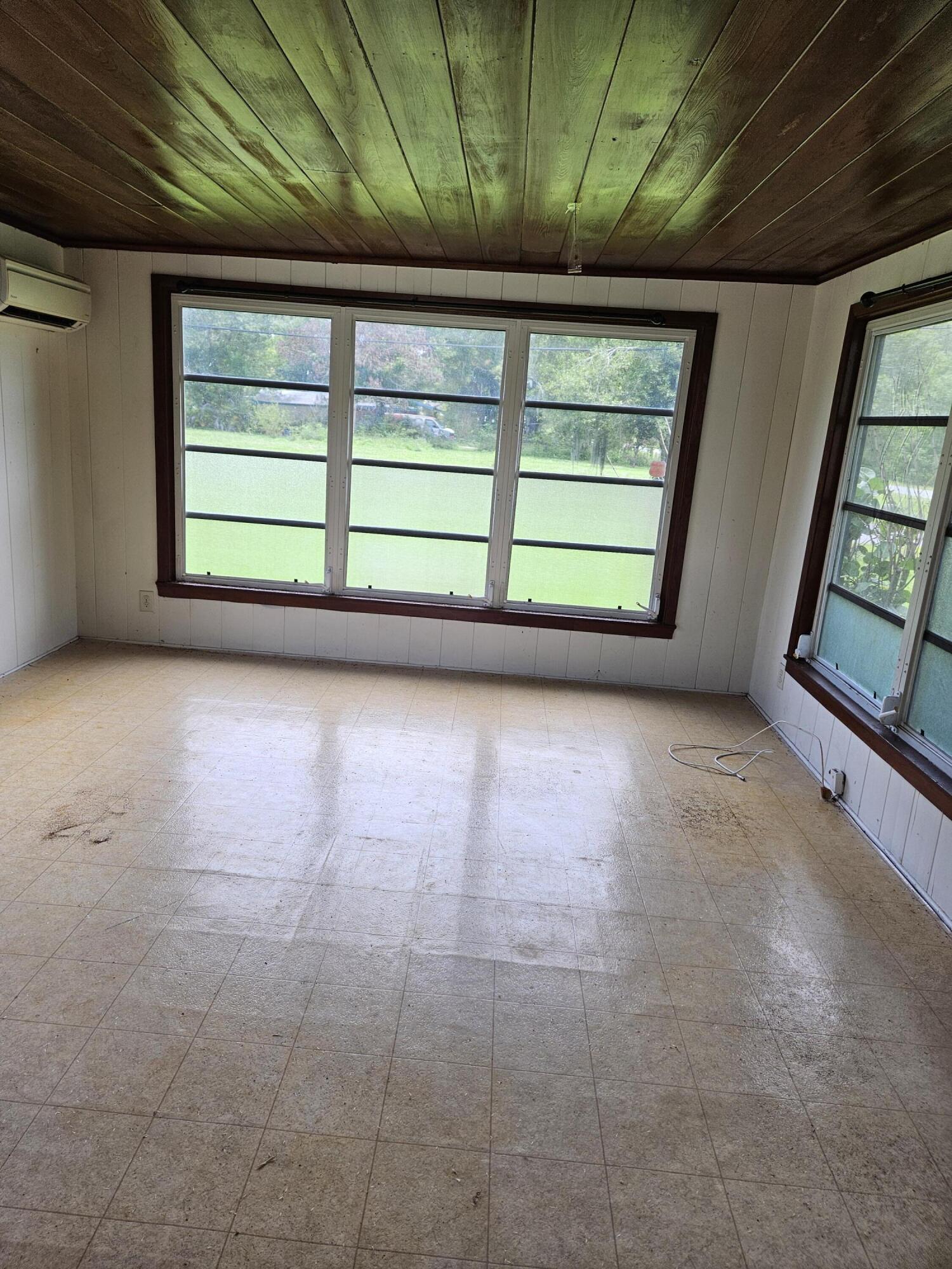 PINEHURST S/D BLK 2 LOTS 4 AND 5 (0.30 AC) (OR 367 - Residential