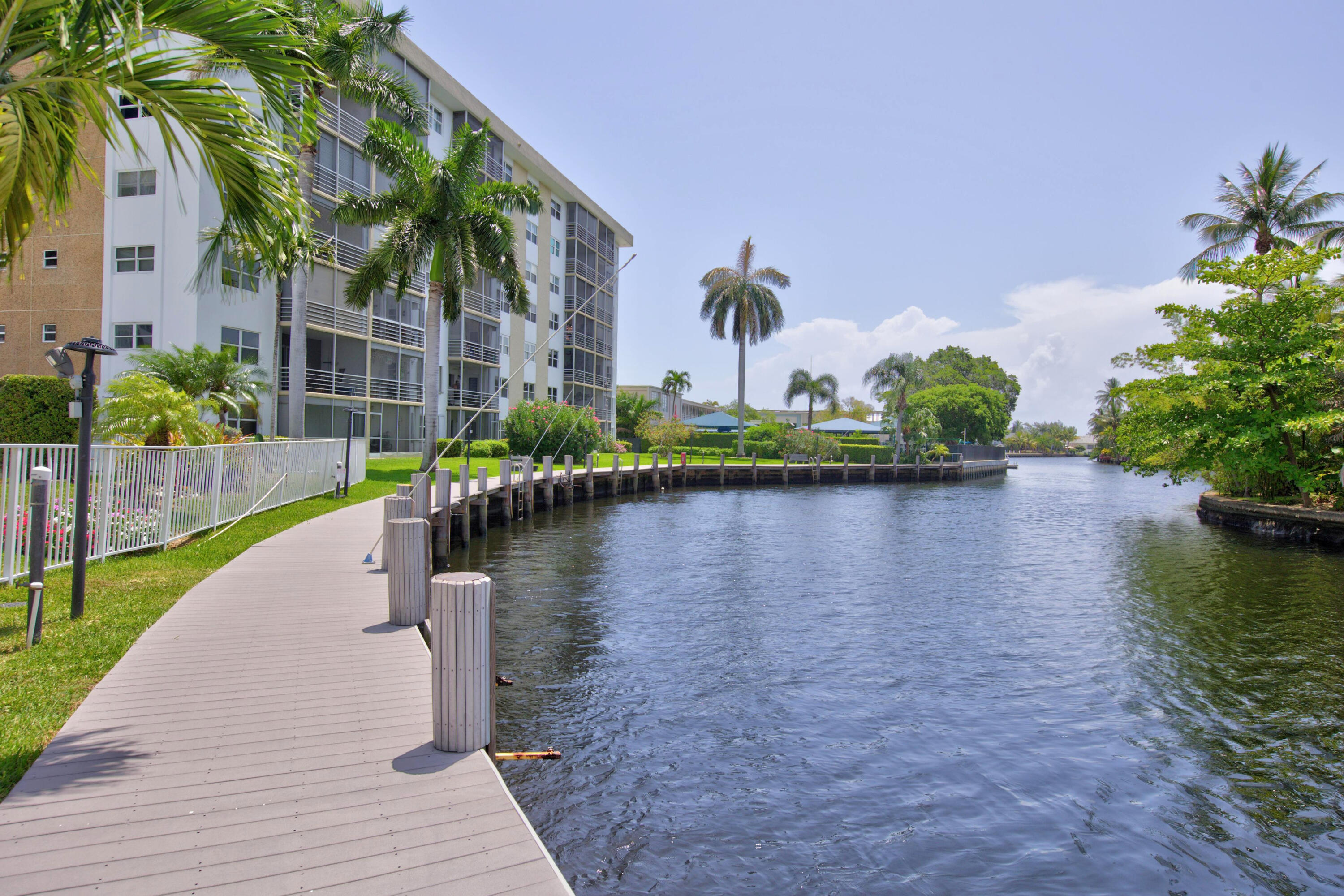 Welcome to River Bend! This spacious 2-bed, 2-bath residence offers 1,100 square feet of thoughtfully designed living space on the 5th floor. Enjoy breathtaking panoramic views of the Middle River, where tranquil waterfront living meets the convenience of an ideal Oakland Park location. Filled with natural light, this comfortable condo is nestled within an established neighborhood just minutes from beaches, shopping, dining, and Wilton Drive.