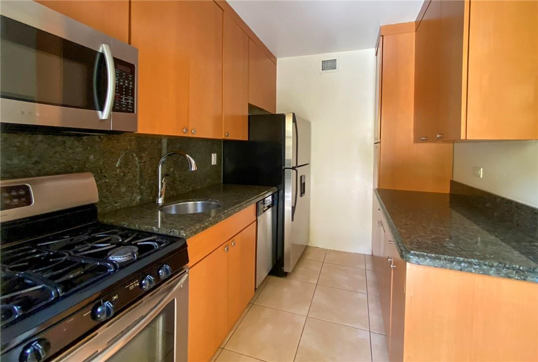 VICTORIA PARK GARDEN CONDO - Residential