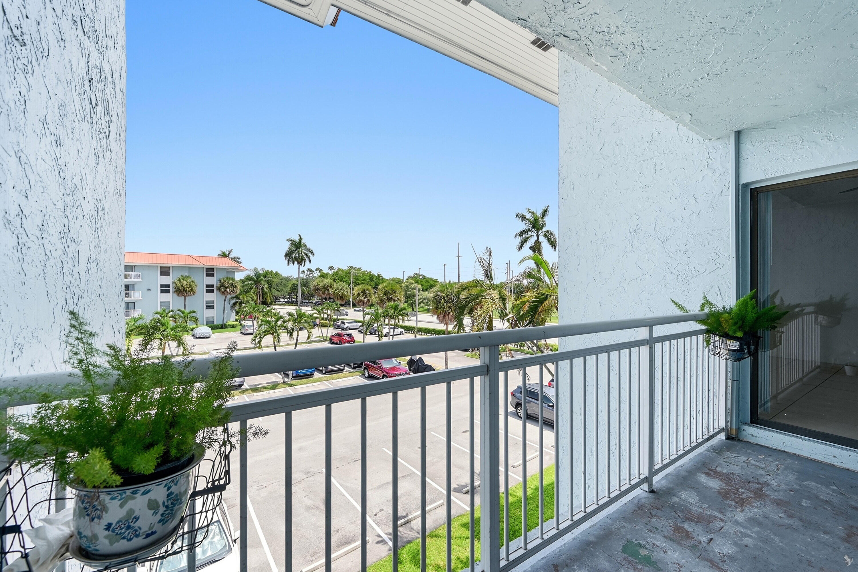 NEWPORT CONDO - Residential