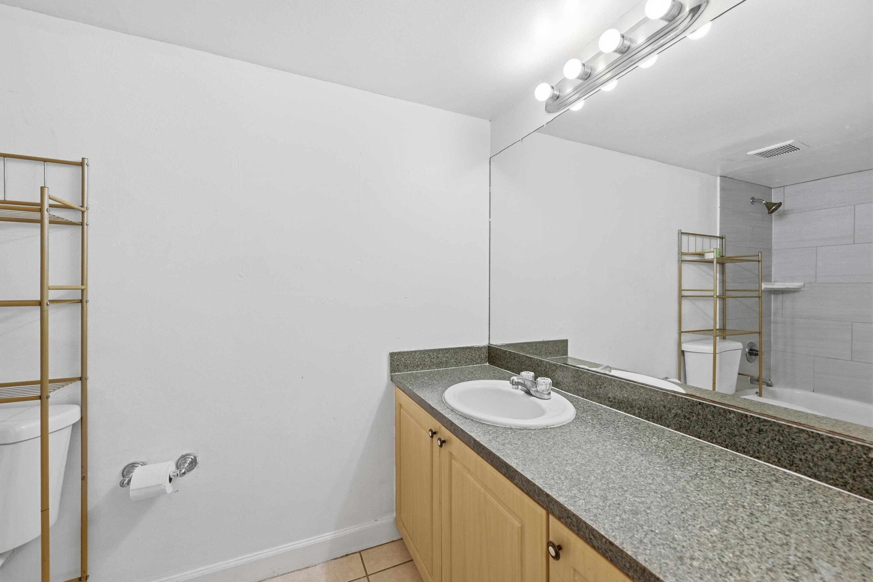 NEWPORT CONDO - Residential