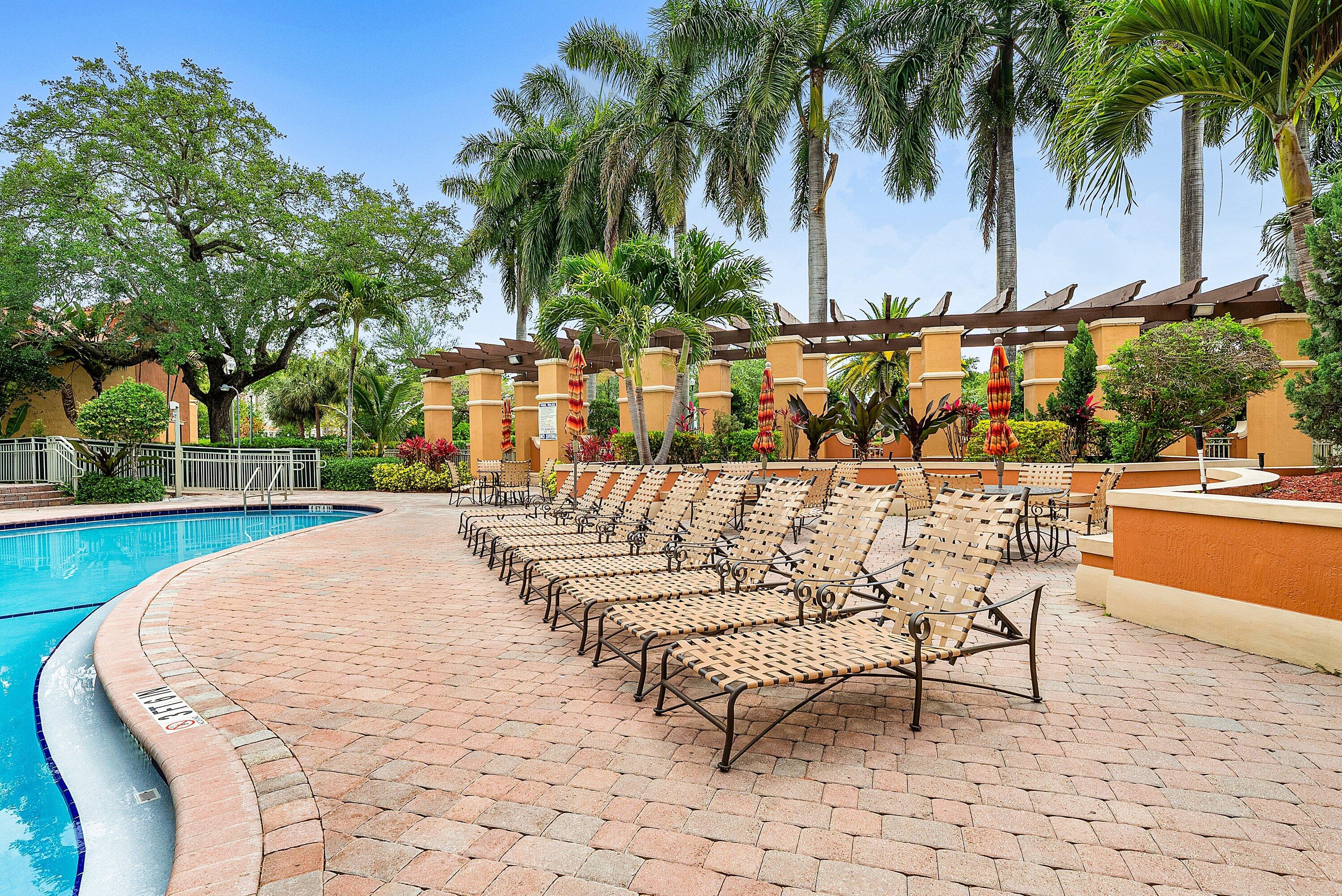 VILLAS AT HARBOR ISLES CONDO - Residential
