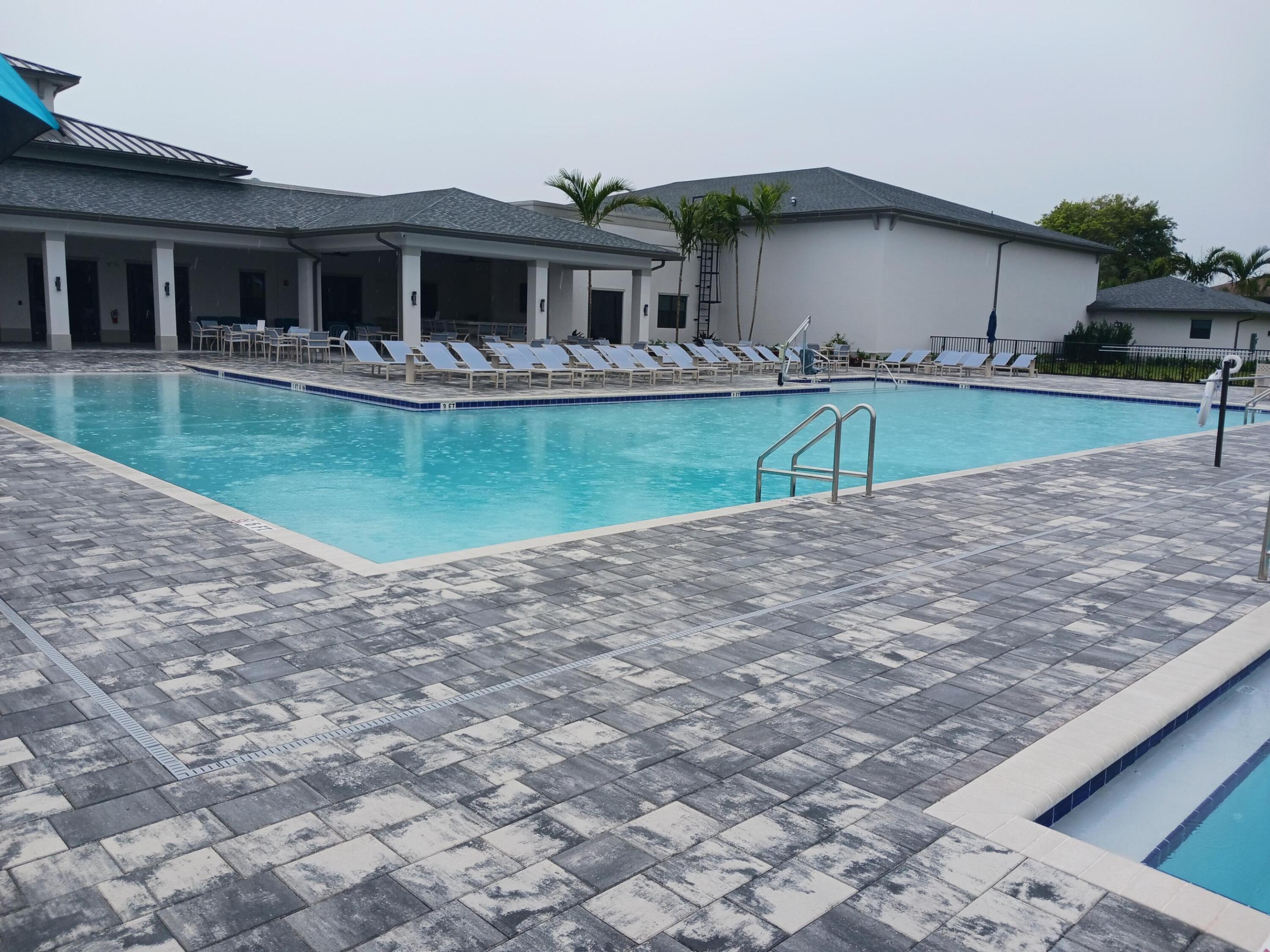 PALM GREENS AT VILLA DEL RAY CONDO II - Residential