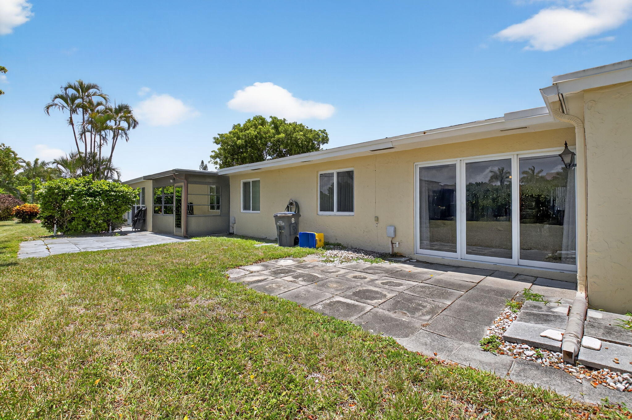 PALM GREENS AT VILLA DEL RAY CONDO II - Residential