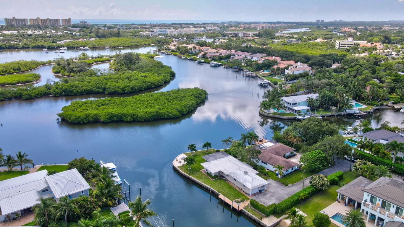 YACHT CLUB ESTATES - Land