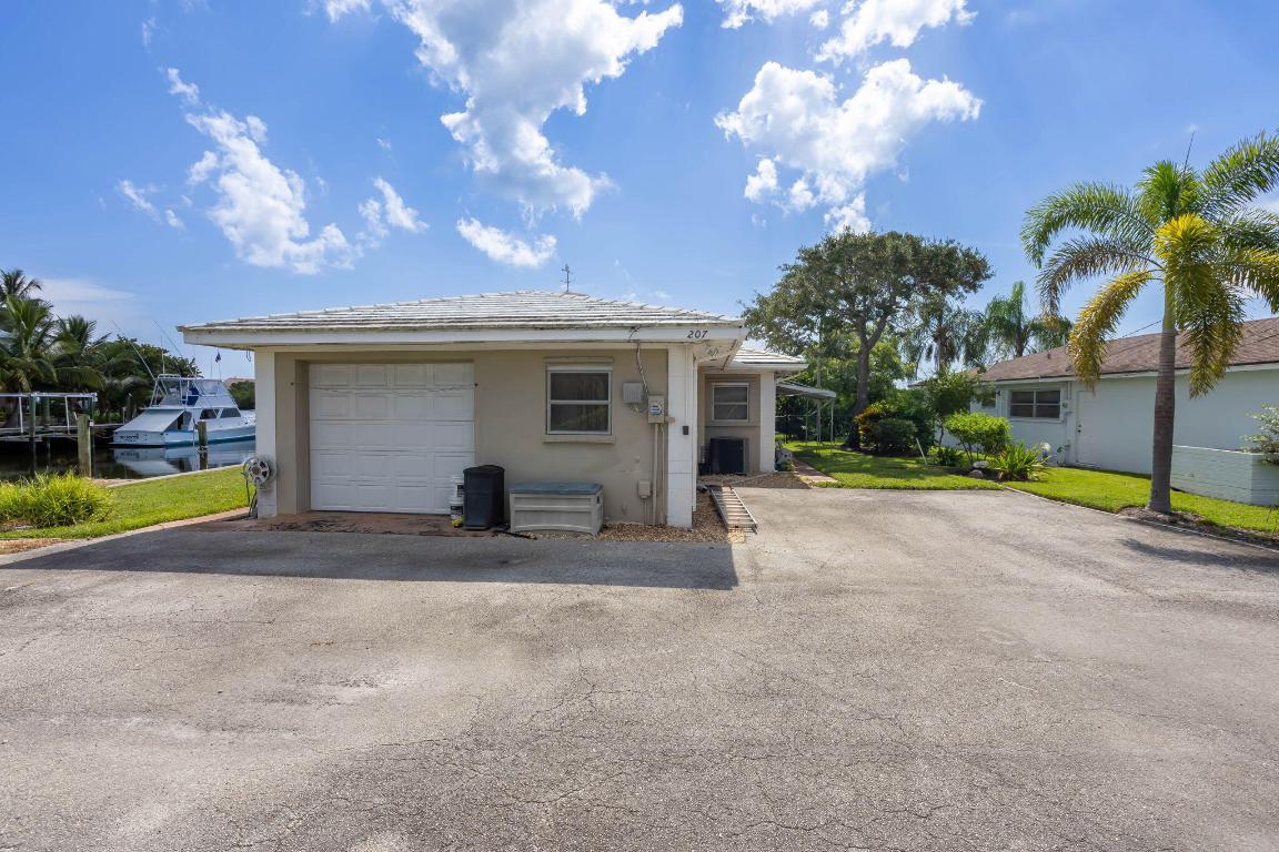 YACHT CLUB ESTATES - Land