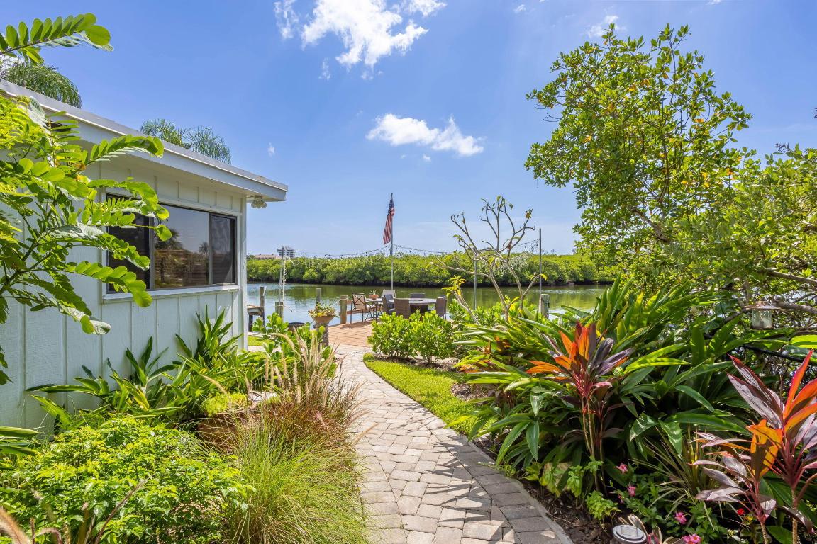 YACHT CLUB ESTATES - Land