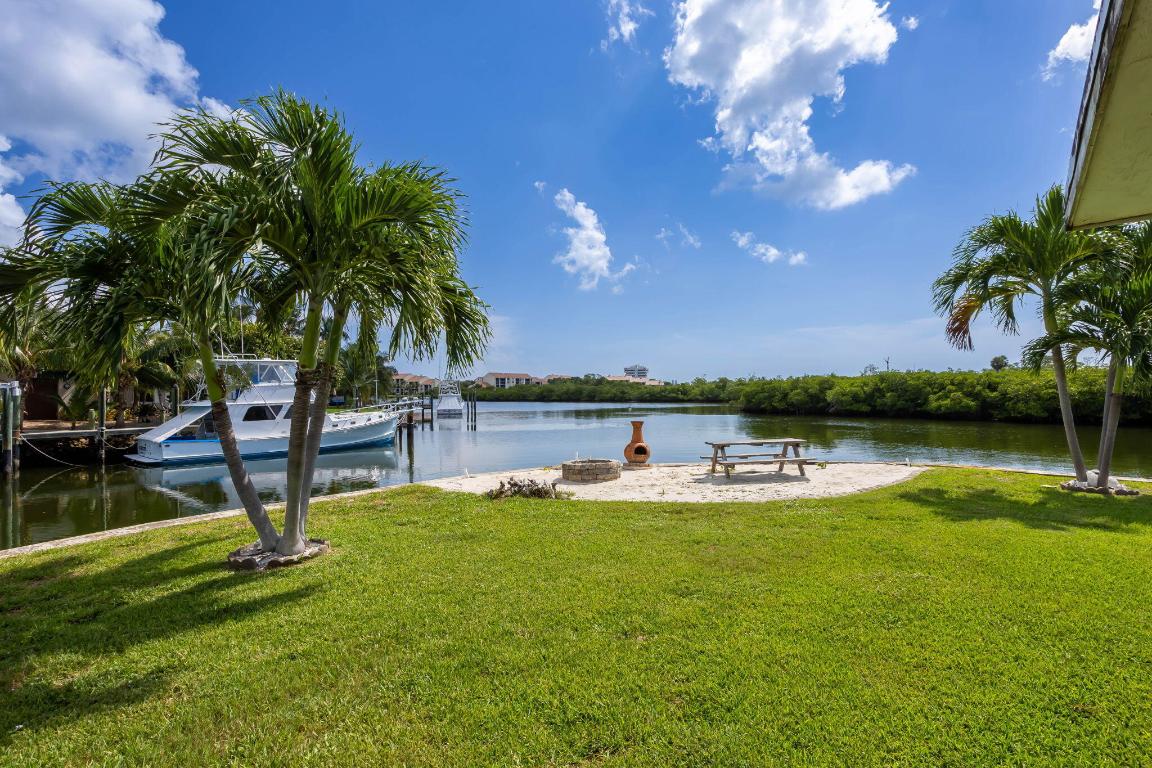 YACHT CLUB ESTATES - Land