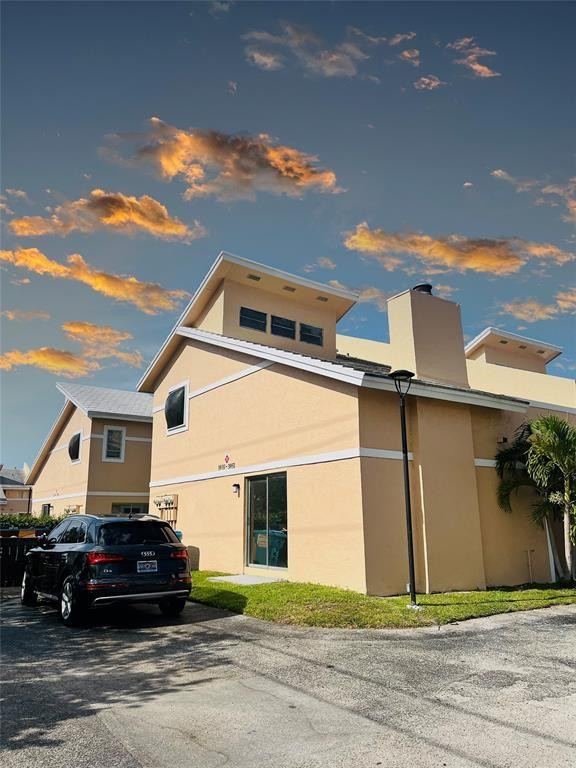 THE HAYLOFTS OF CORAL SPR - Residential