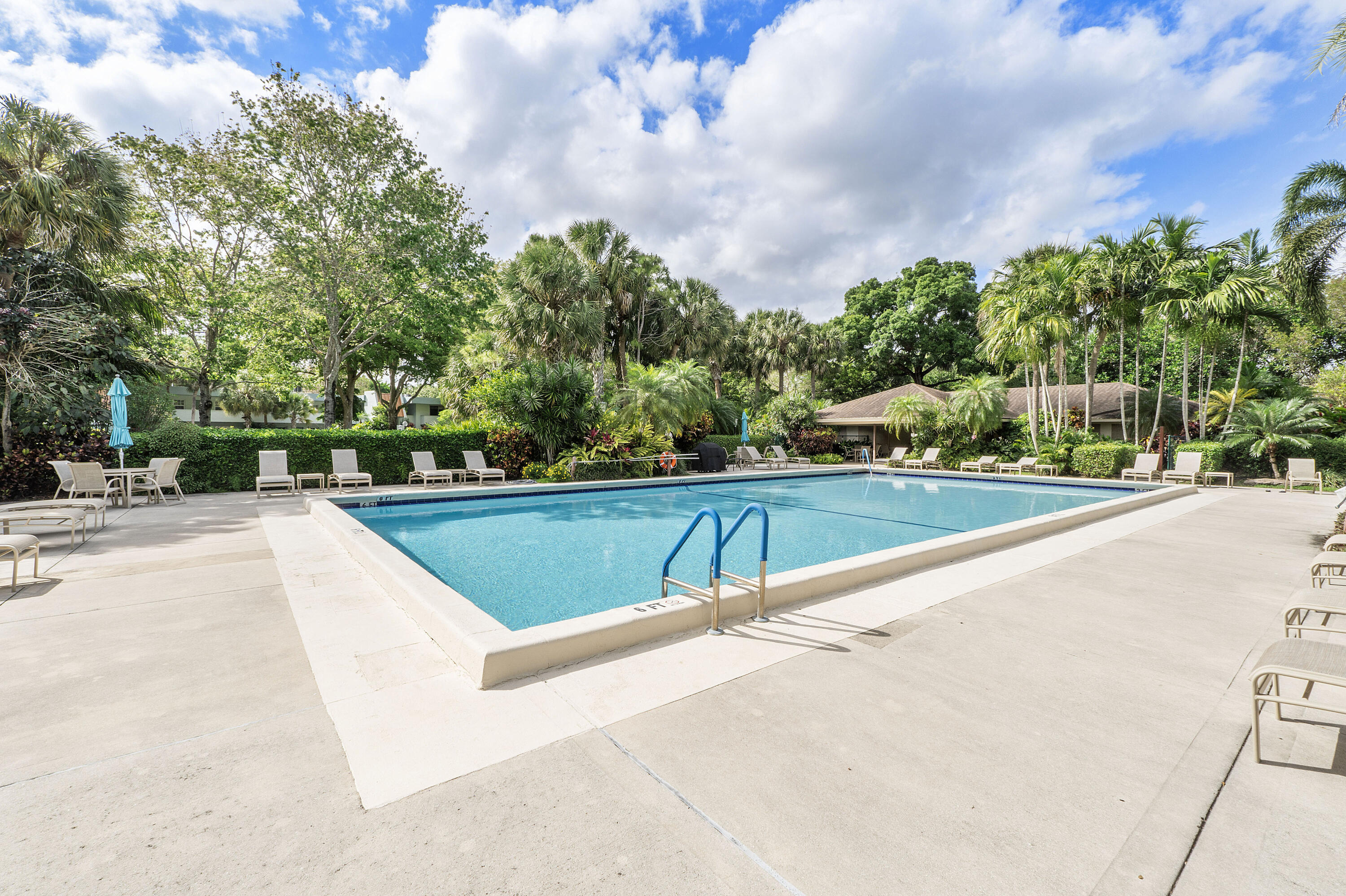NO 123 PALM-AIRE COUNTRY CLUB - Residential