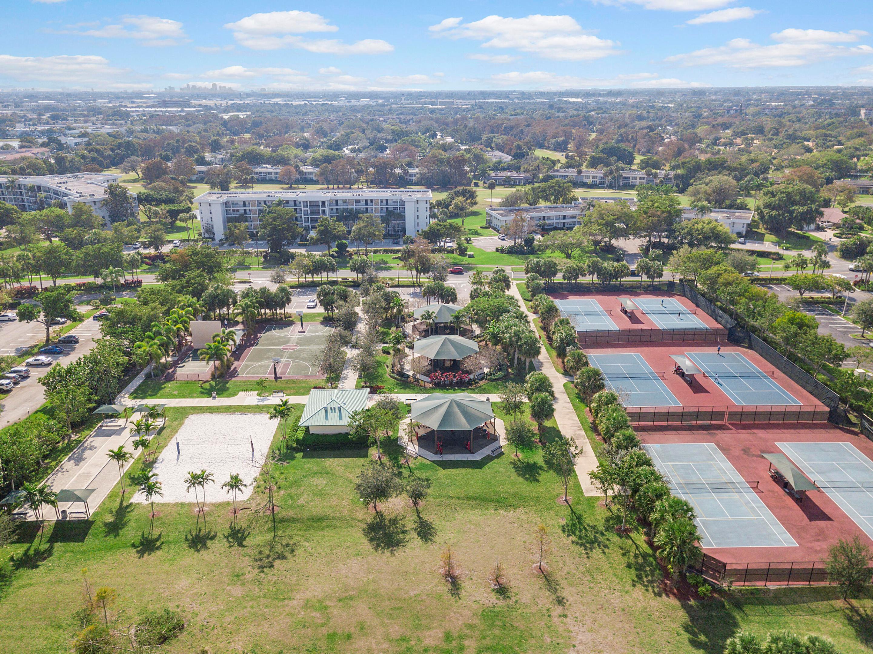 NO 123 PALM-AIRE COUNTRY CLUB - Residential