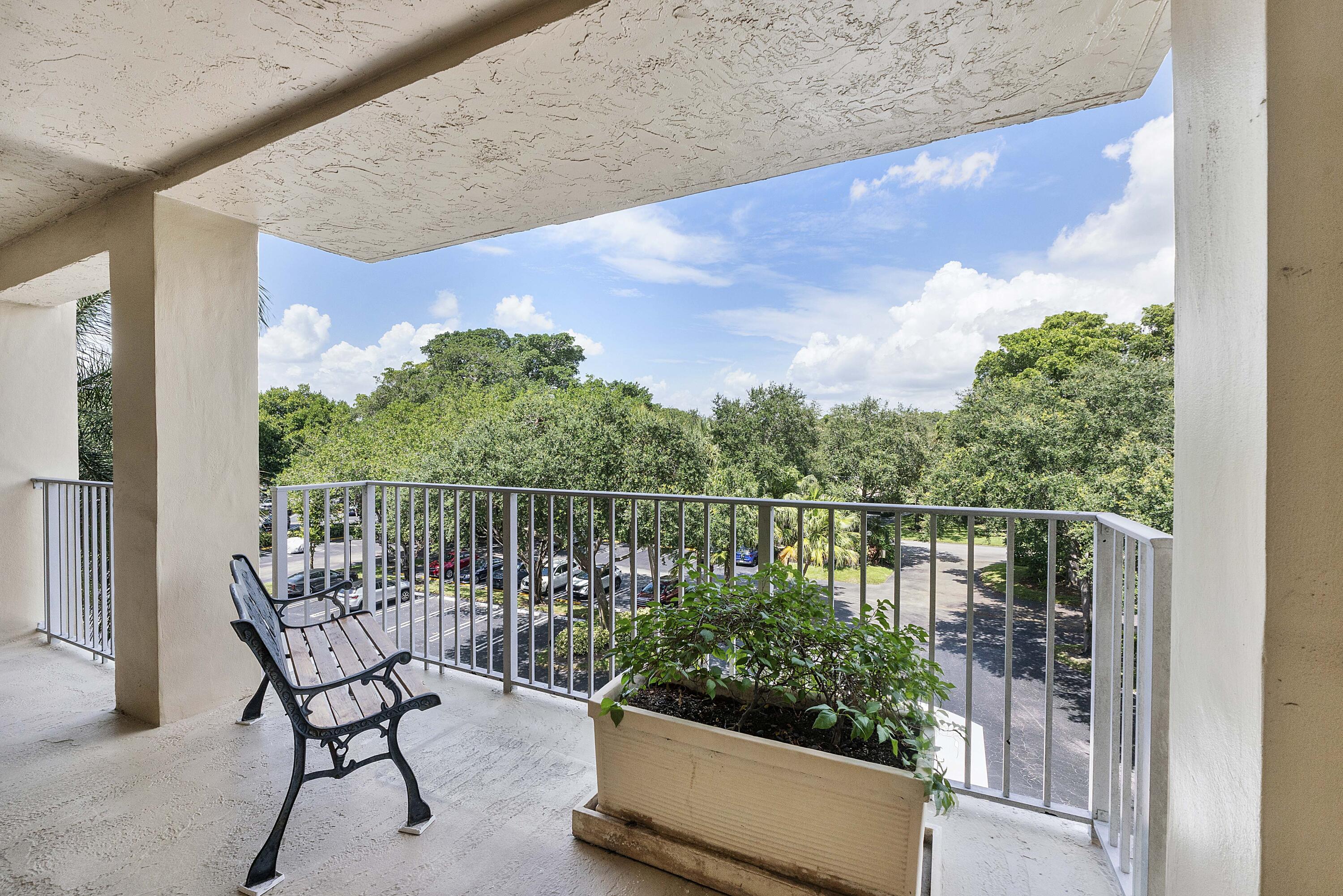 NO 123 PALM-AIRE COUNTRY CLUB - Residential