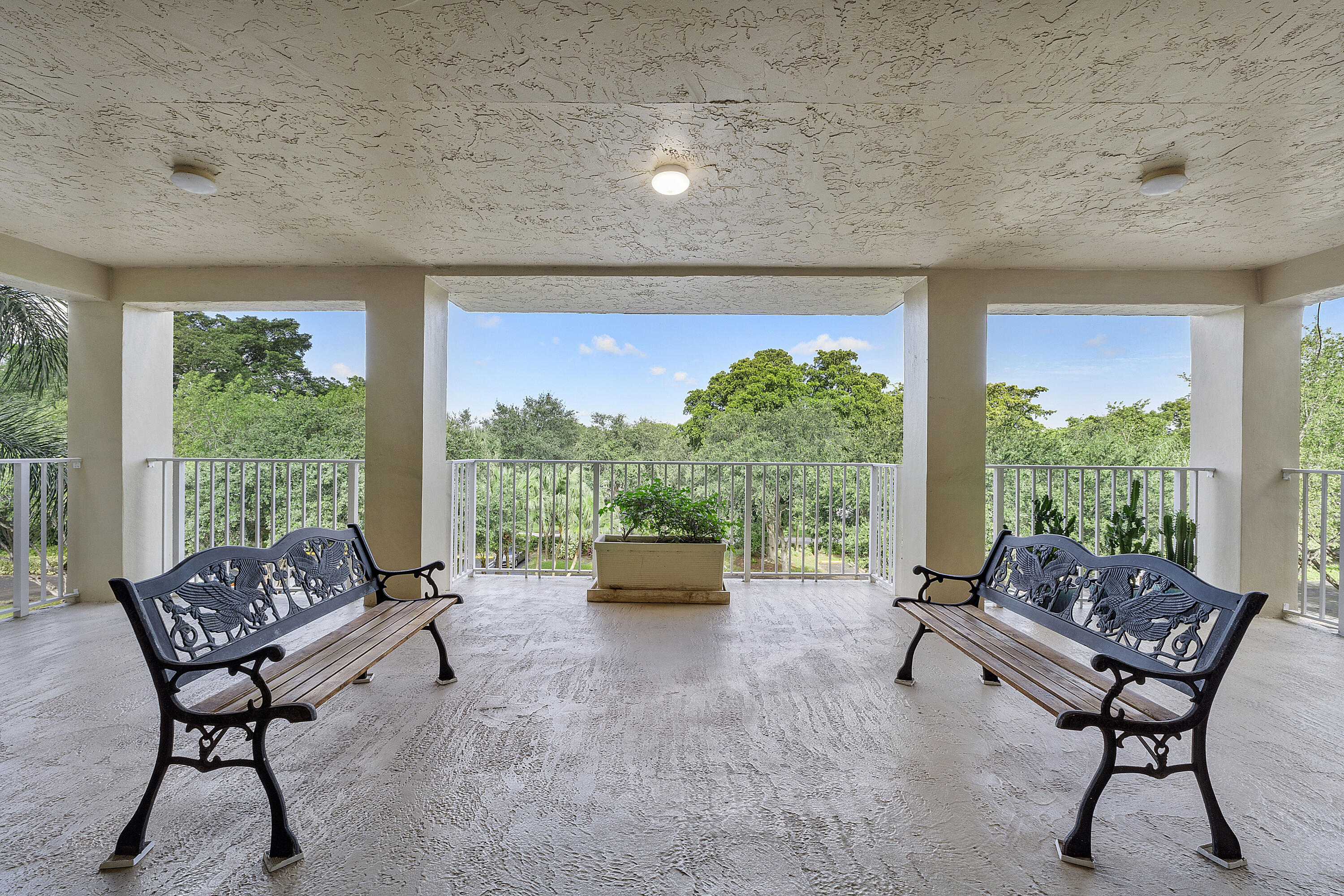 NO 123 PALM-AIRE COUNTRY CLUB - Residential