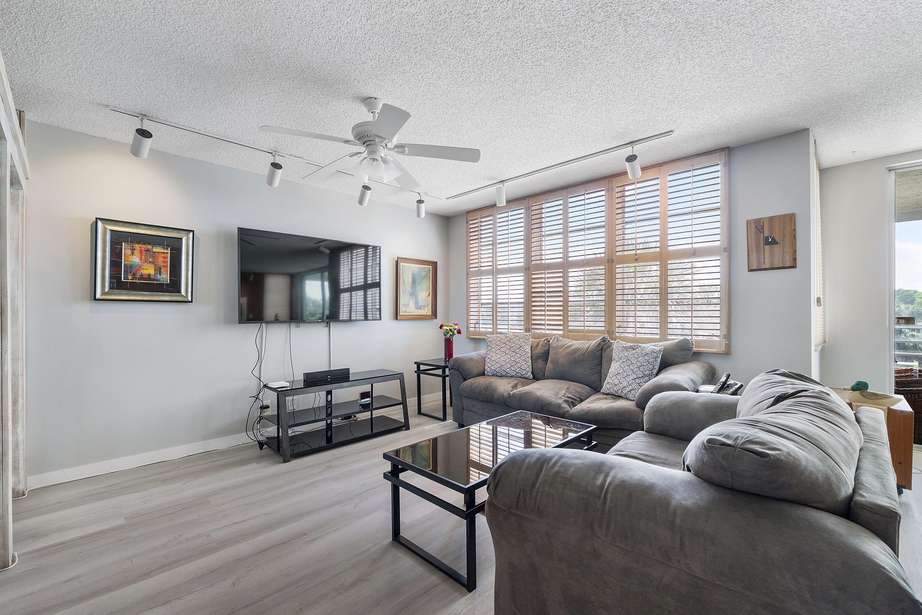 NO 123 PALM-AIRE COUNTRY CLUB - Residential