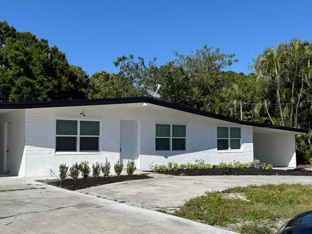 NICE HOME! with a large yard. Many great benefits, the place has been upgraded, including a 3-car driveway plus 1 carport, dining room, and living room. . The home is close to Dixie Hwy, No HOA approval, EASY MOVE-IN QUALIFICATIONS: 1st month's rent, Last month's rent, Security Deposit. ***READY MOVE-IN***
