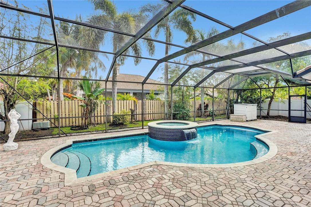 Isla Del Sol 85-32 B - Residential