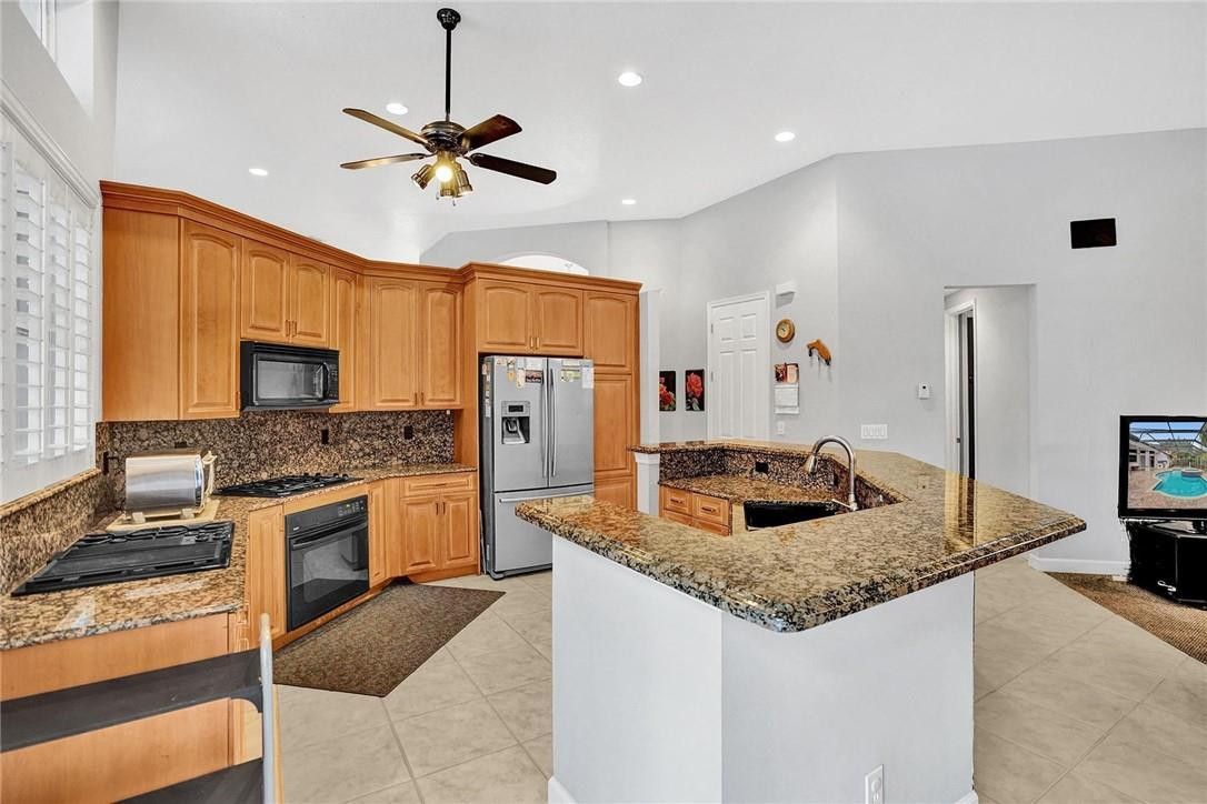 Isla Del Sol 85-32 B - Residential